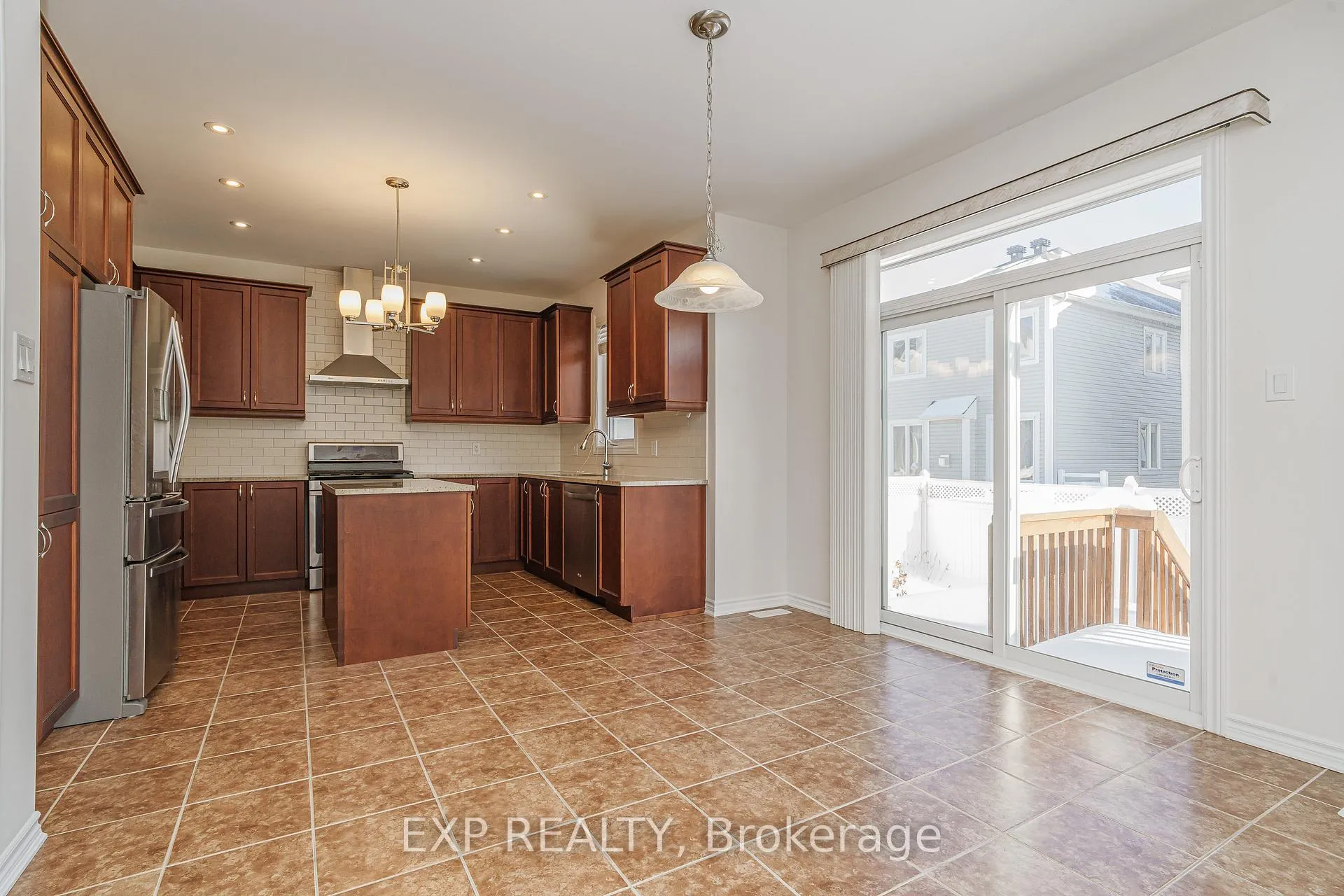 Photo 9 of 215 Rivertree Street, Ottawa, Kanata - Emerald Meadows/Trailwest — HOMEH