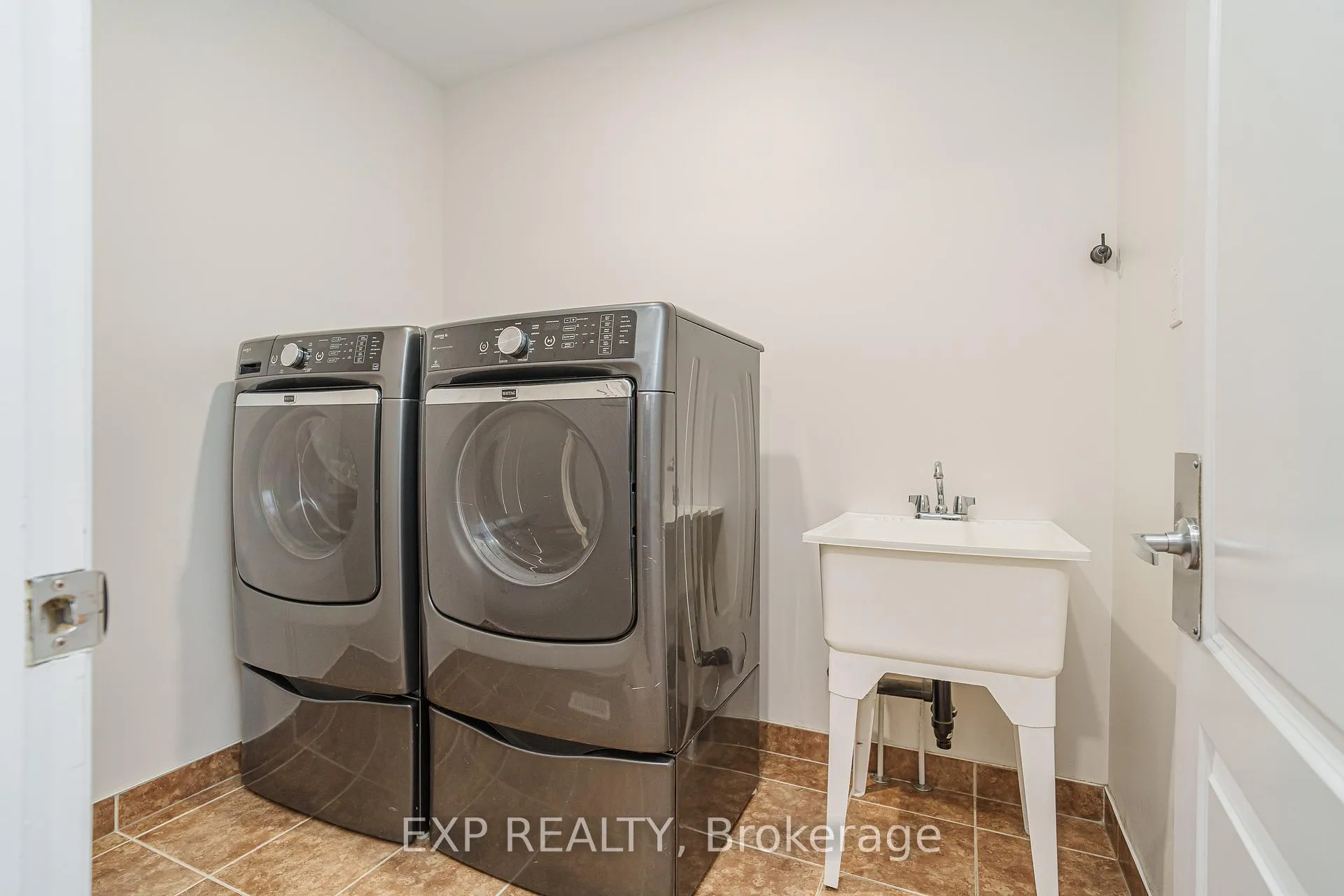 Photo 13 of 215 Rivertree Street, Ottawa, Kanata - Emerald Meadows/Trailwest — HOMEH