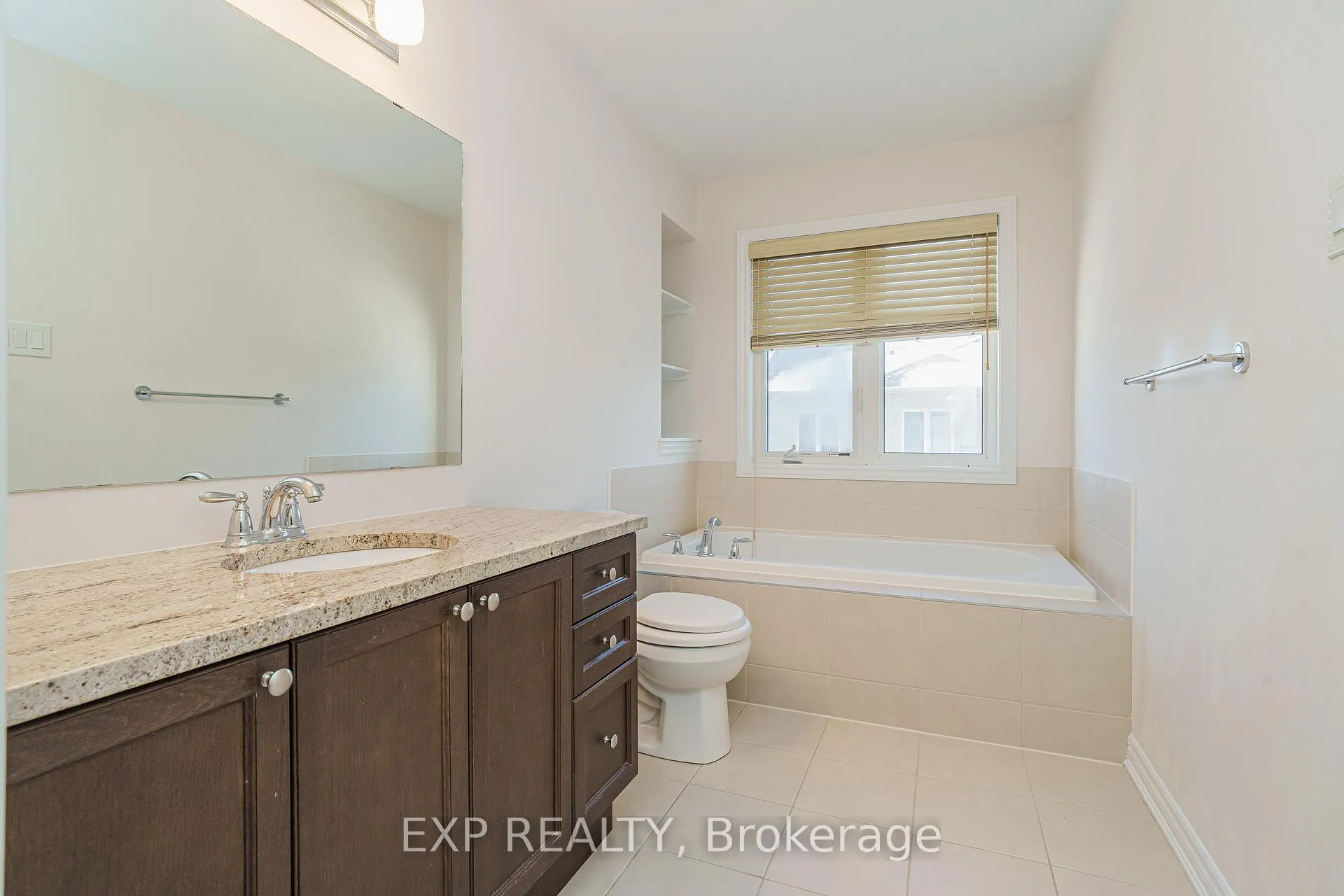 Photo 20 of 215 Rivertree Street, Ottawa, Kanata - Emerald Meadows/Trailwest — HOMEH