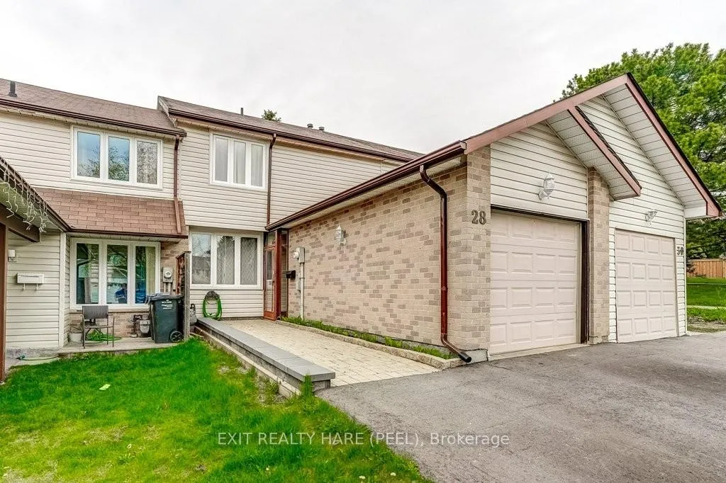 Photo 2 of 28 Sparklett Crescent, Brampton, Heart Lake East — HOMEH