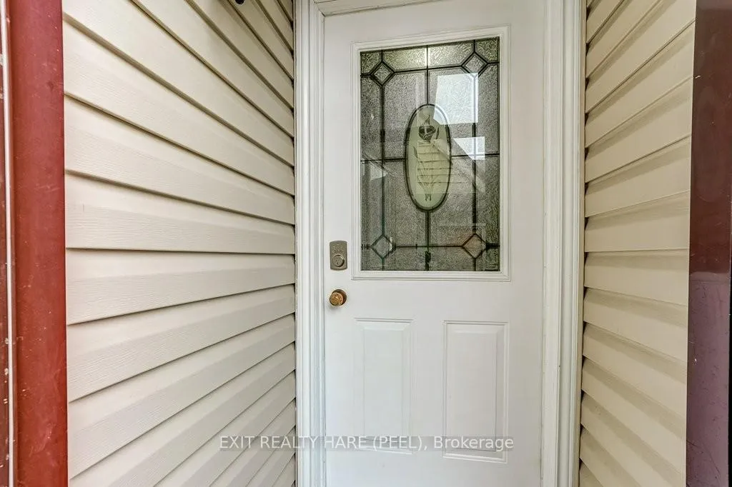 Photo 5 of 28 Sparklett Crescent, Brampton, Heart Lake East — HOMEH