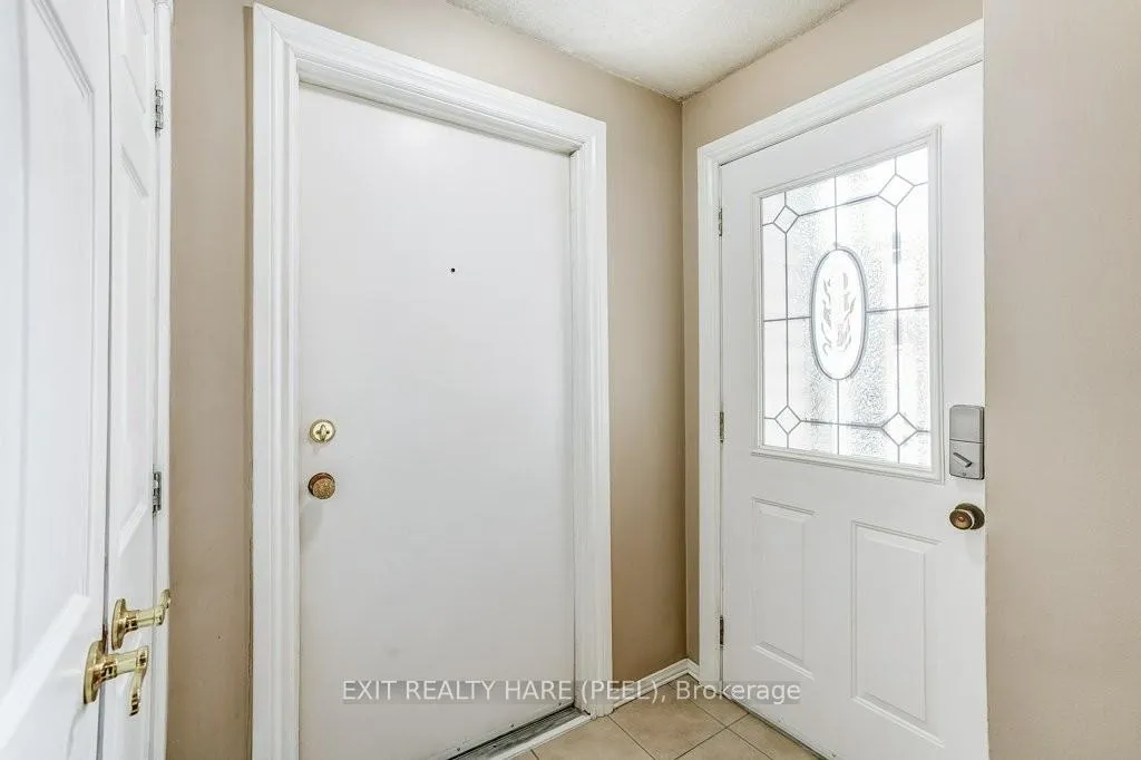 Photo 6 of 28 Sparklett Crescent, Brampton, Heart Lake East — HOMEH