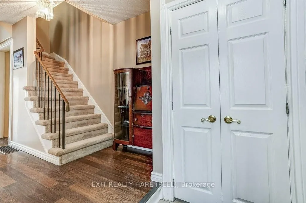 Photo 7 of 28 Sparklett Crescent, Brampton, Heart Lake East — HOMEH