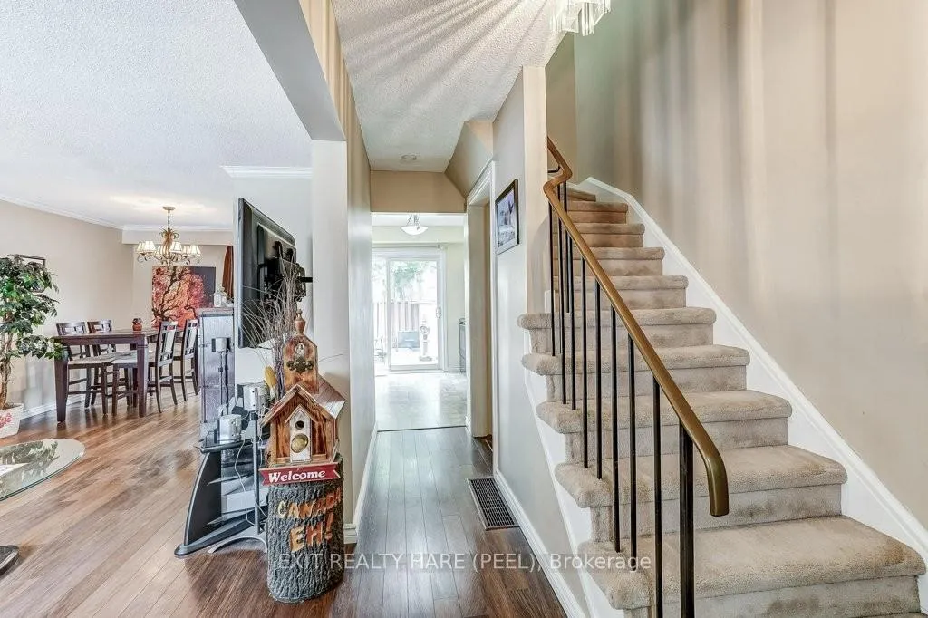 Photo 8 of 28 Sparklett Crescent, Brampton, Heart Lake East — HOMEH