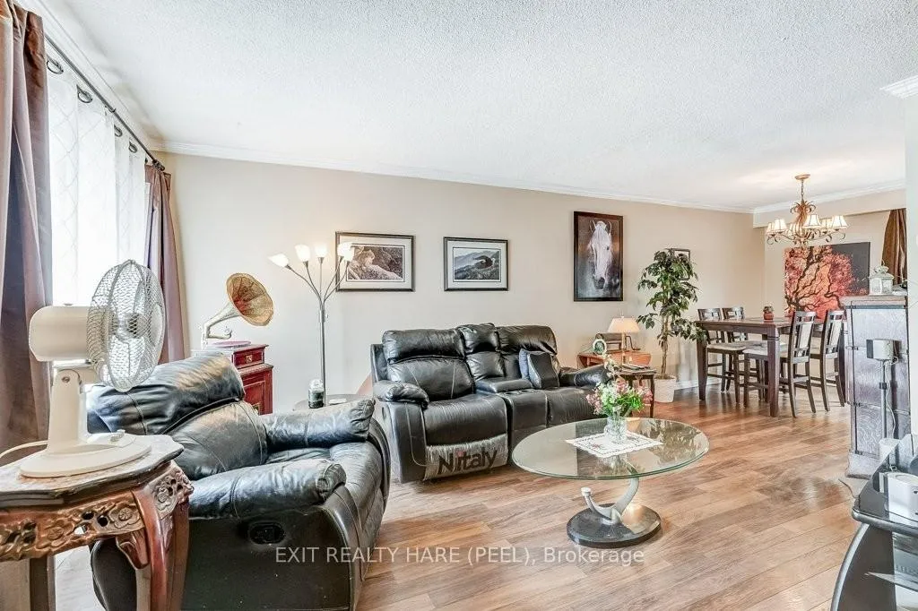 Photo 9 of 28 Sparklett Crescent, Brampton, Heart Lake East — HOMEH