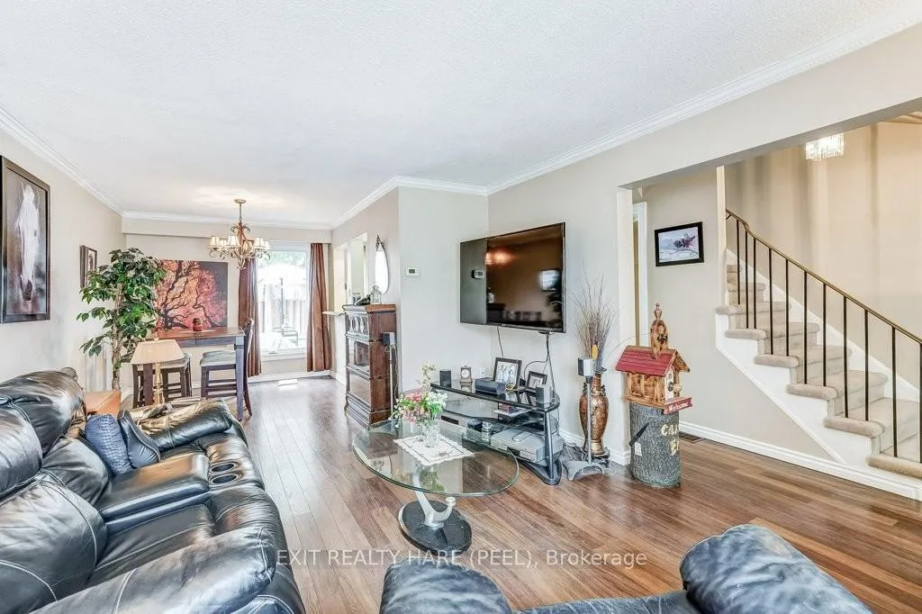 Photo 10 of 28 Sparklett Crescent, Brampton, Heart Lake East — HOMEH