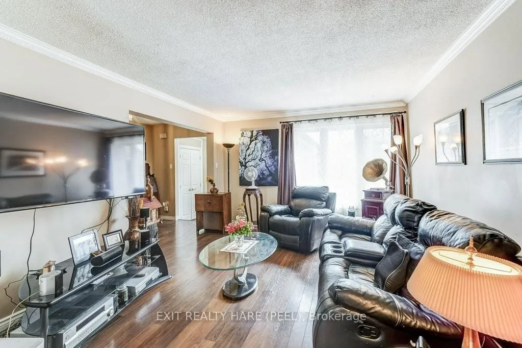 Photo 11 of 28 Sparklett Crescent, Brampton, Heart Lake East — HOMEH