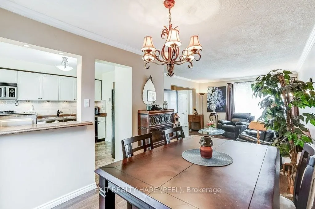 Photo 13 of 28 Sparklett Crescent, Brampton, Heart Lake East — HOMEH