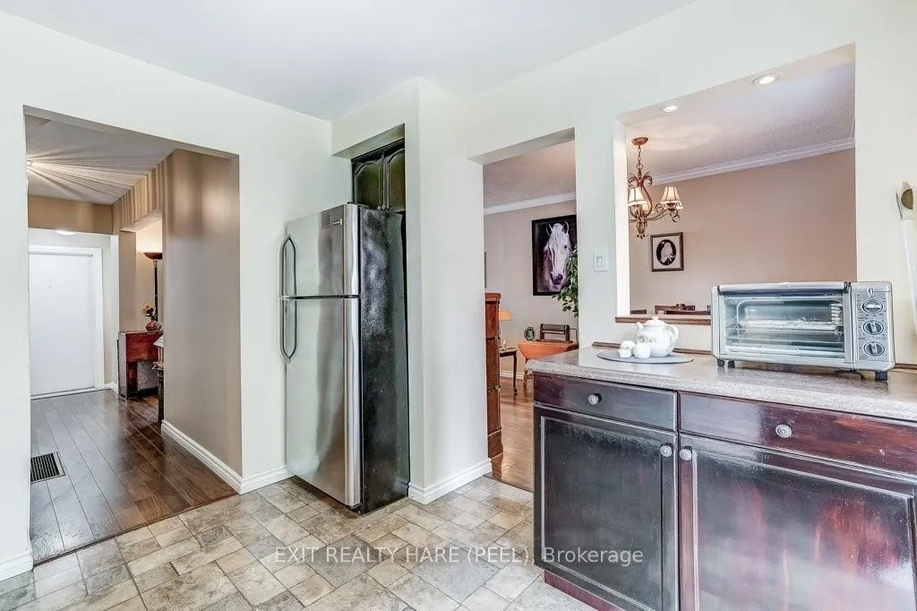 Photo 15 of 28 Sparklett Crescent, Brampton, Heart Lake East — HOMEH