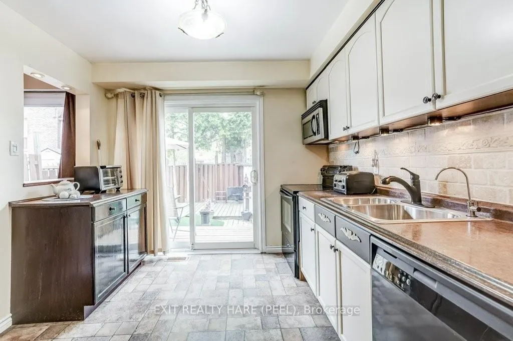 Photo 16 of 28 Sparklett Crescent, Brampton, Heart Lake East — HOMEH