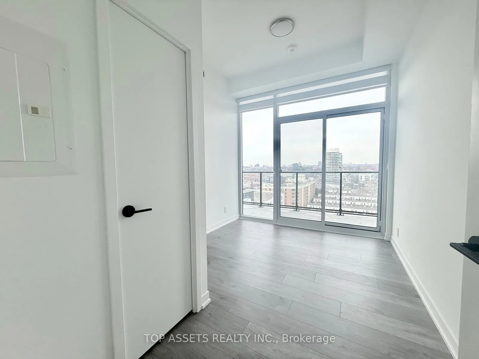 Photo 2 of Unit 1106, 285 Dufferin Street, Toronto, South Parkdale — HOMEH