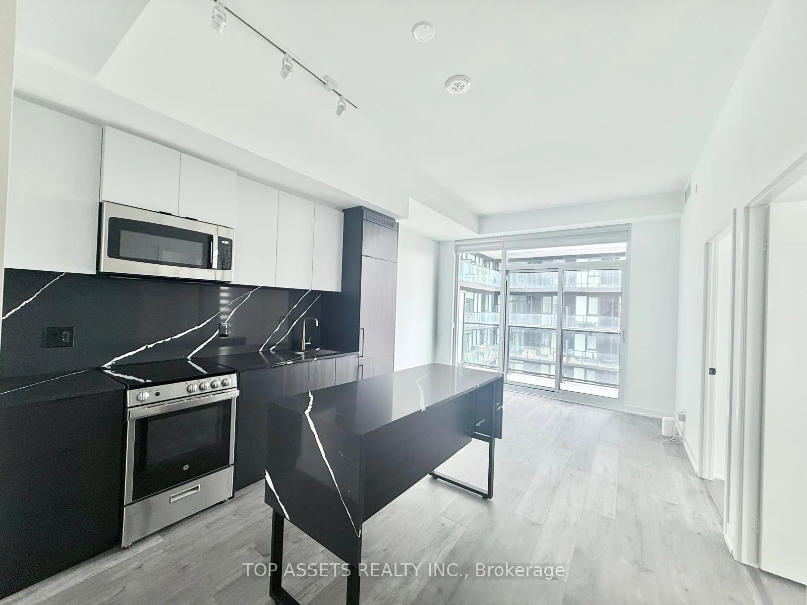 Photo 4 of Unit 1106, 285 Dufferin Street, Toronto, South Parkdale — HOMEH