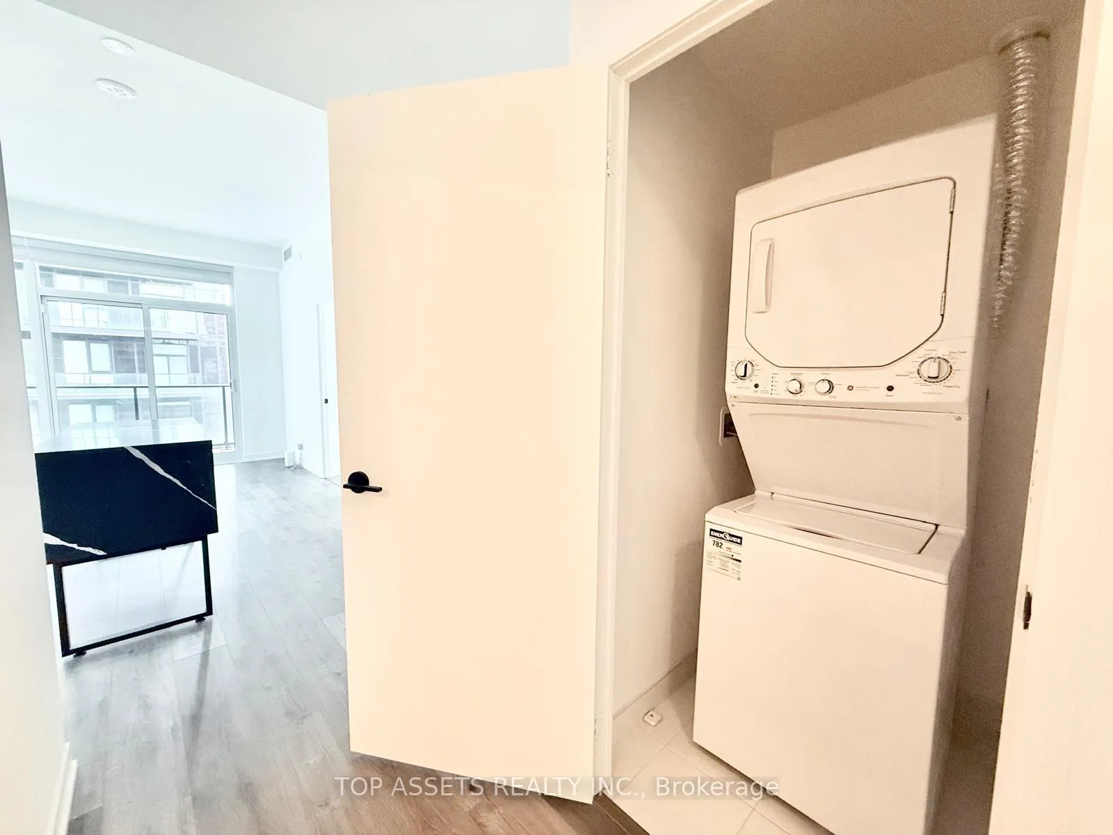Photo 9 of Unit 1106, 285 Dufferin Street, Toronto, South Parkdale — HOMEH