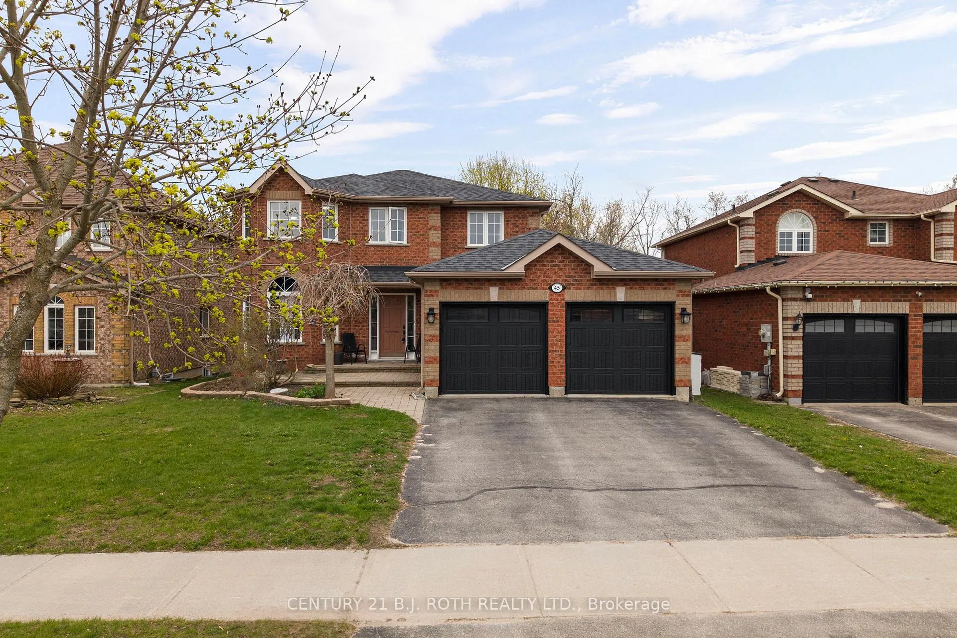 Photo 2 of 45 White Elm Road, Barrie, Holly — HOMEH