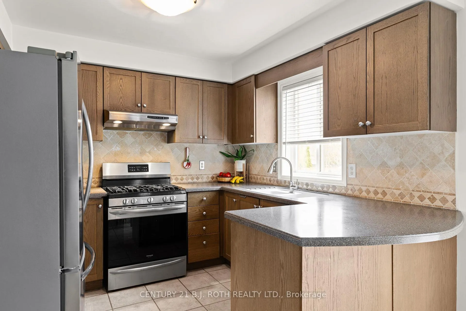 Photo 7 of 45 White Elm Road, Barrie, Holly — HOMEH