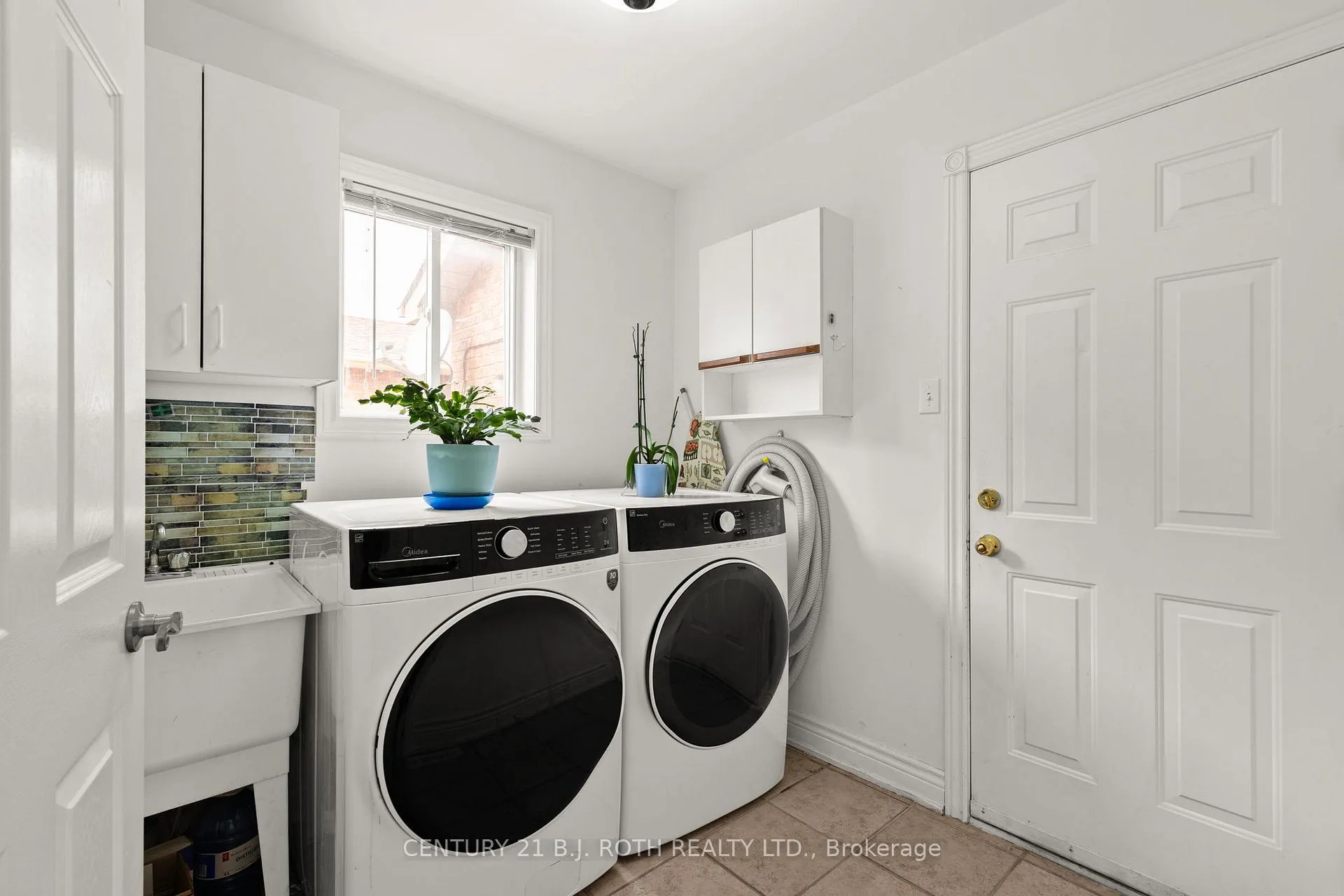 Photo 11 of 45 White Elm Road, Barrie, Holly — HOMEH