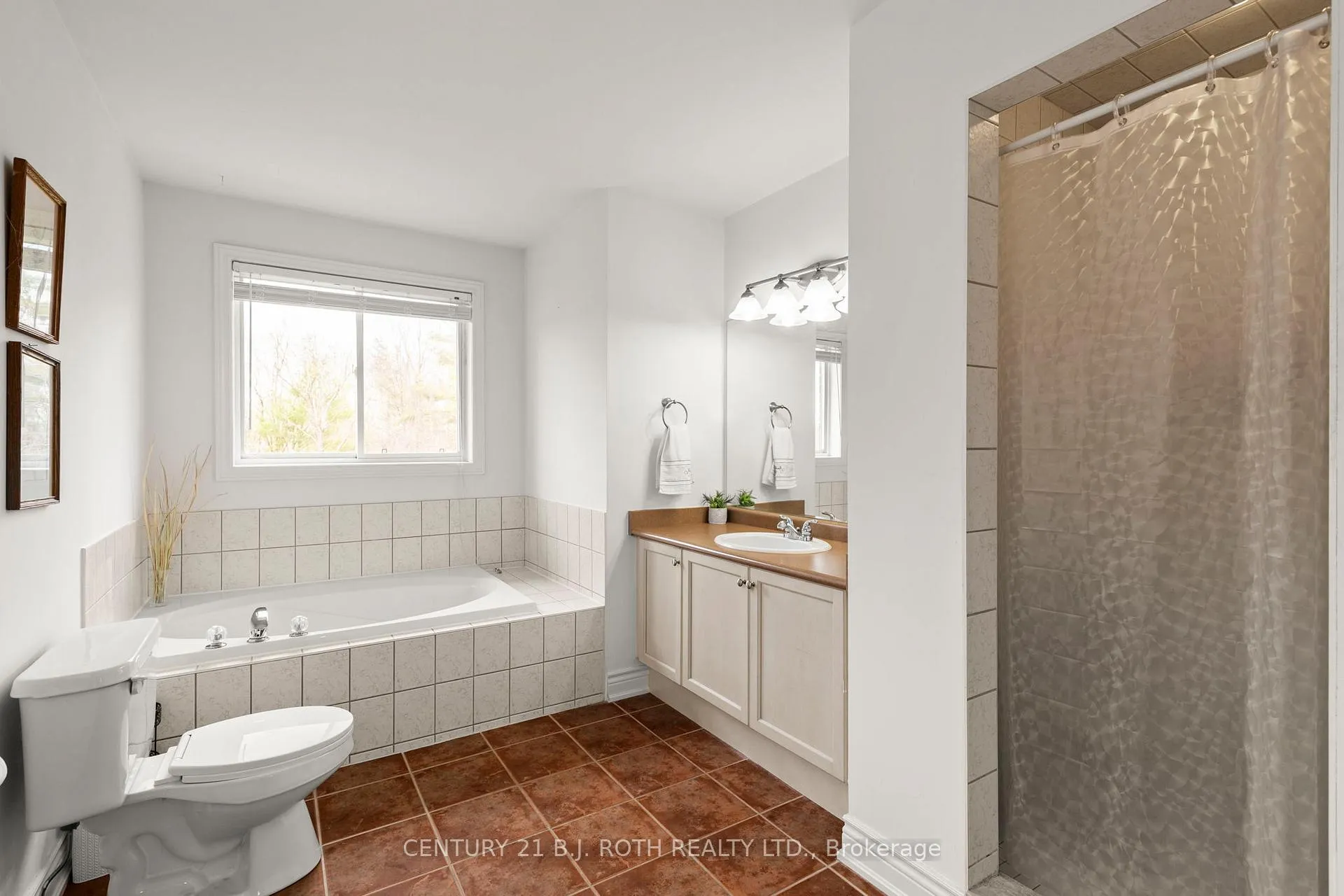 Photo 13 of 45 White Elm Road, Barrie, Holly — HOMEH