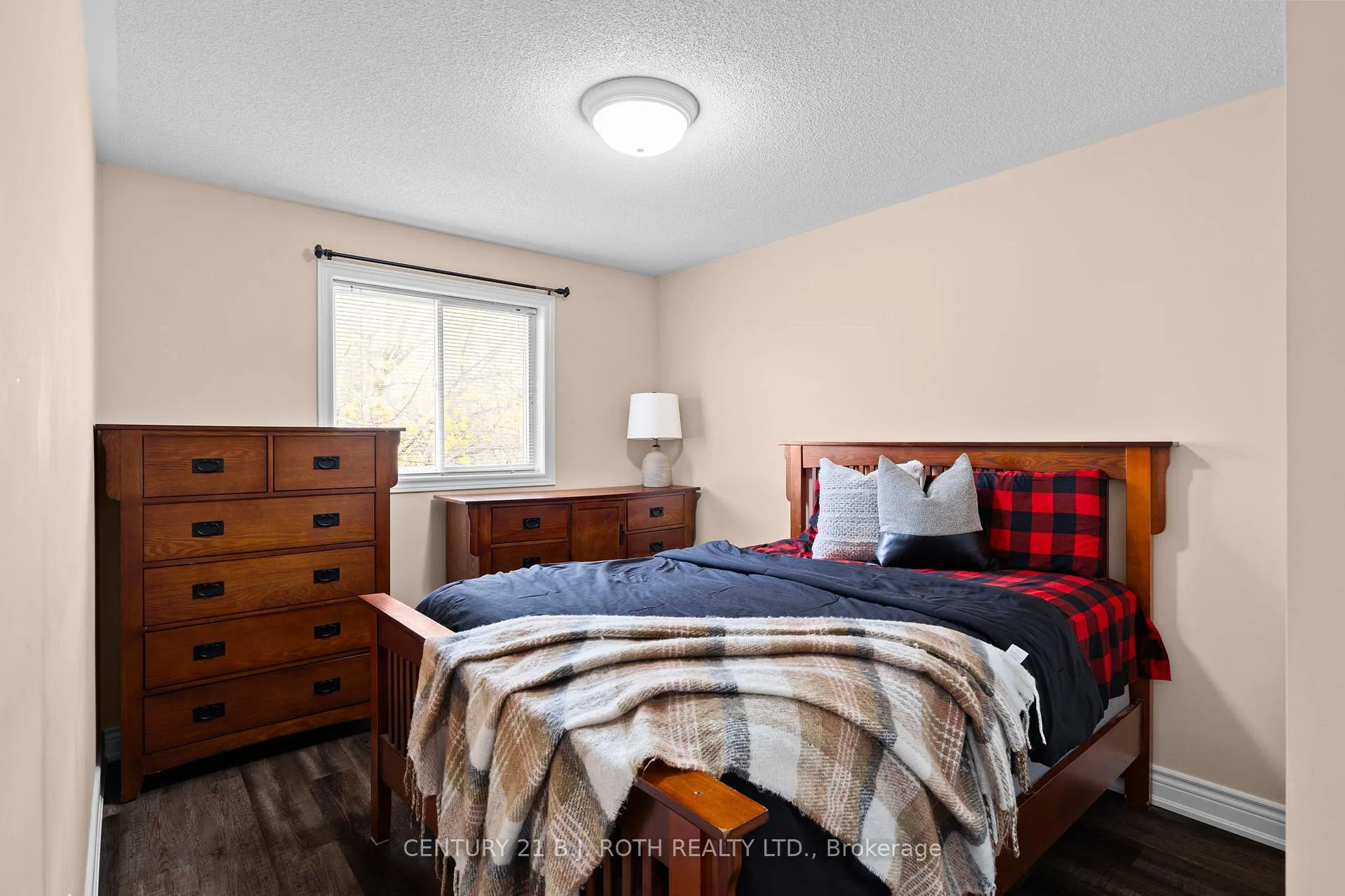 Photo 16 of 45 White Elm Road, Barrie, Holly — HOMEH