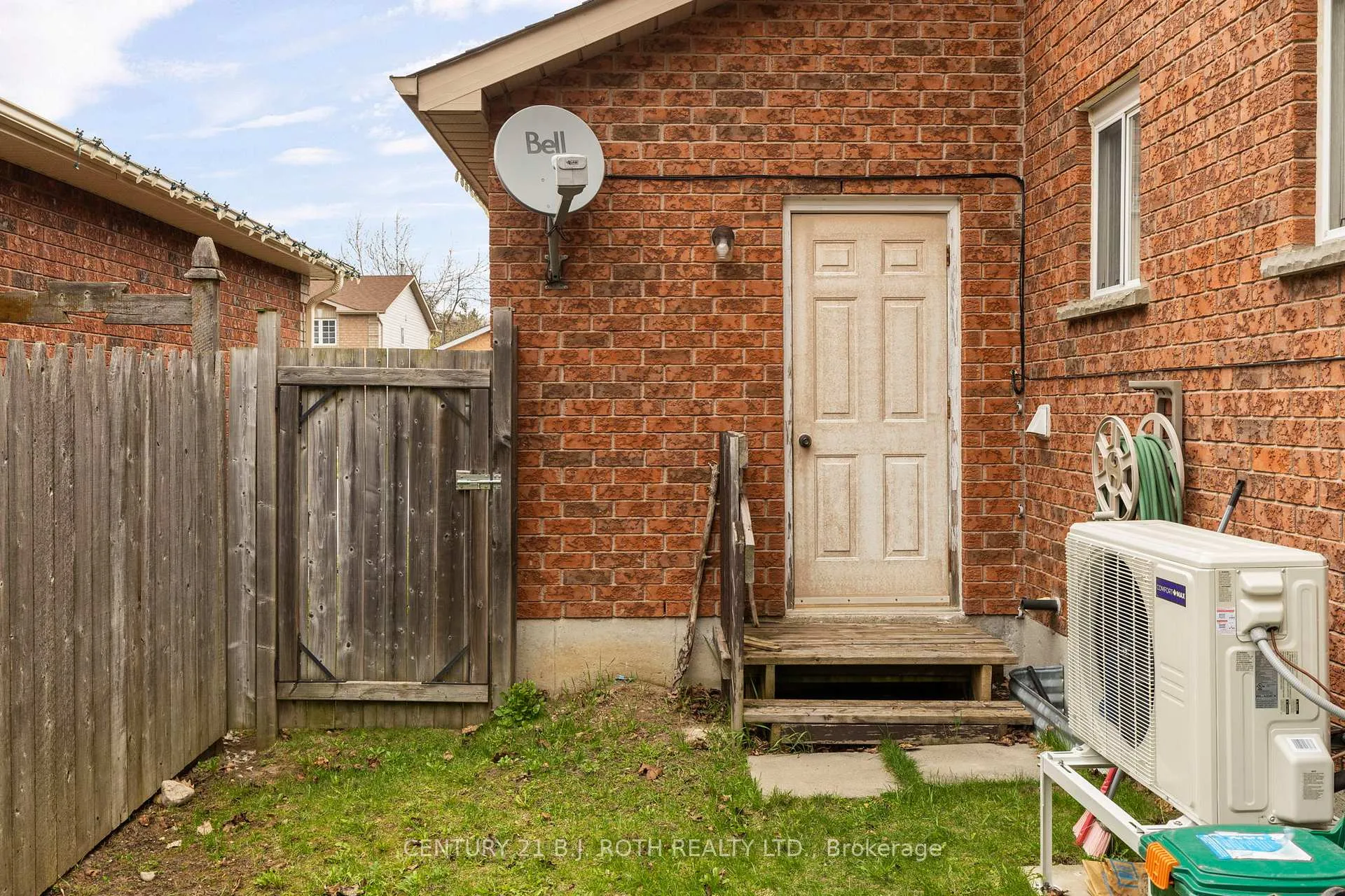 Photo 25 of 45 White Elm Road, Barrie, Holly — HOMEH