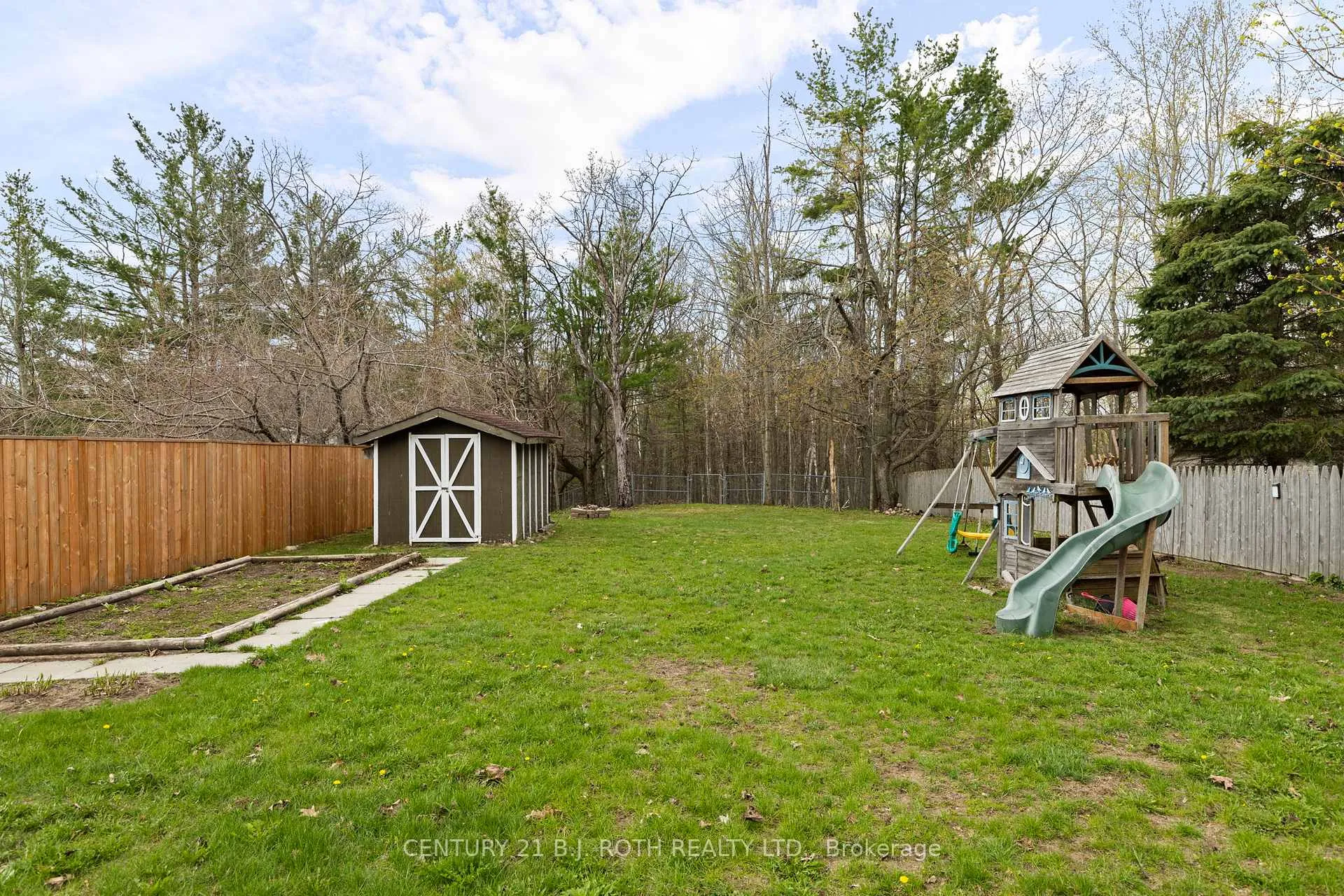 Photo 28 of 45 White Elm Road, Barrie, Holly — HOMEH