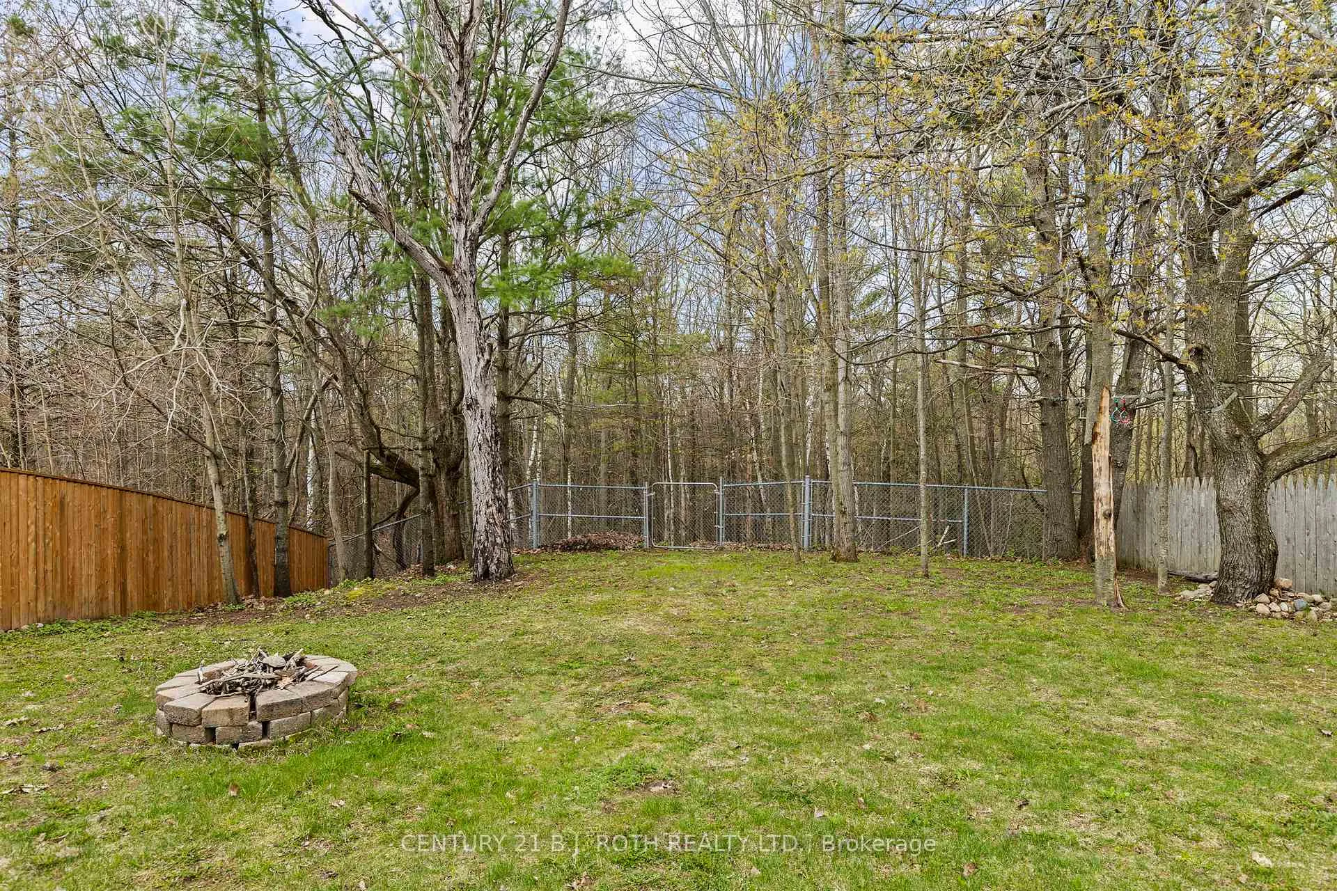 Photo 29 of 45 White Elm Road, Barrie, Holly — HOMEH