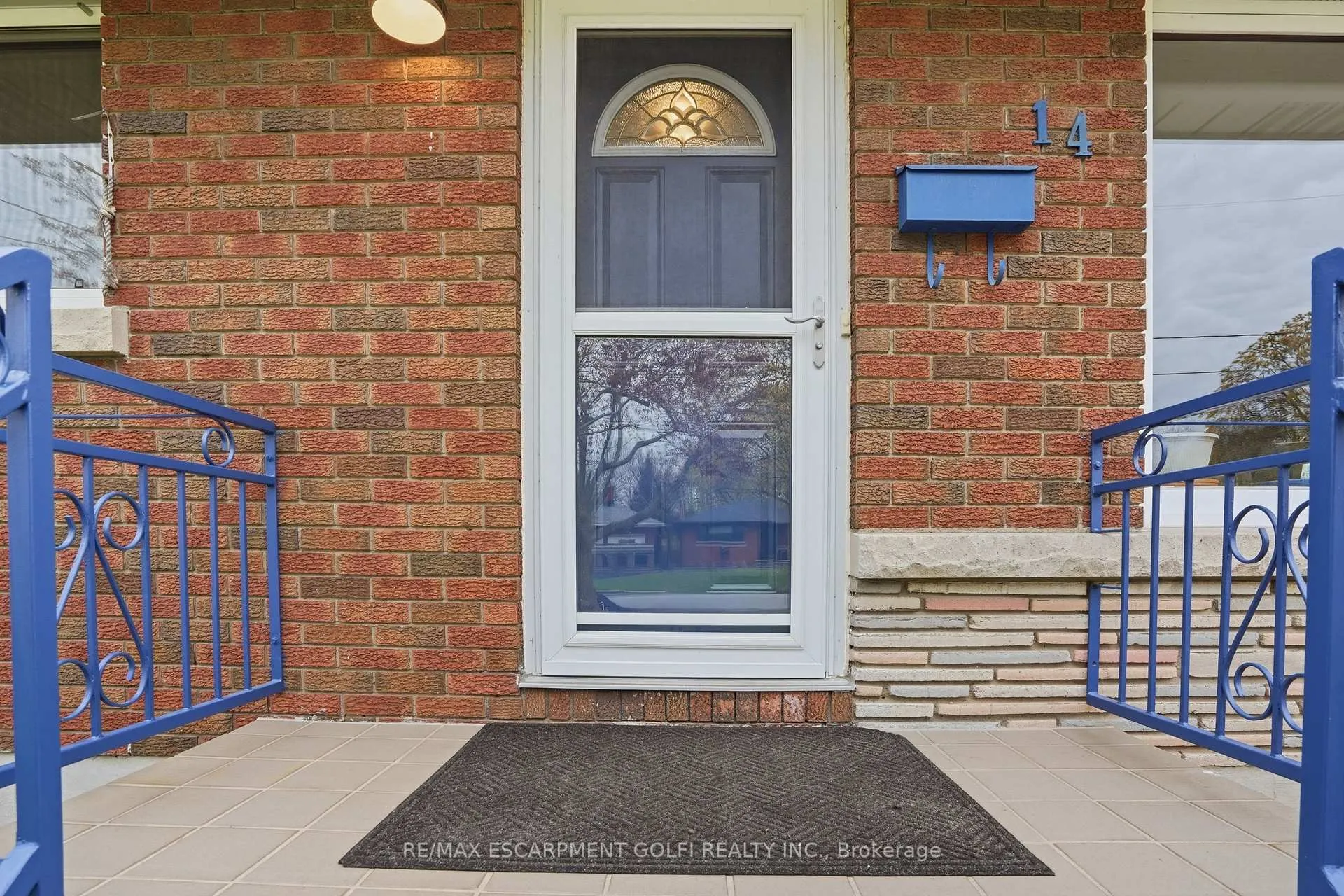Photo 3 of 14 Edinburgh Drive, St. Catharines, Bunting/Linwell — HOMEH
