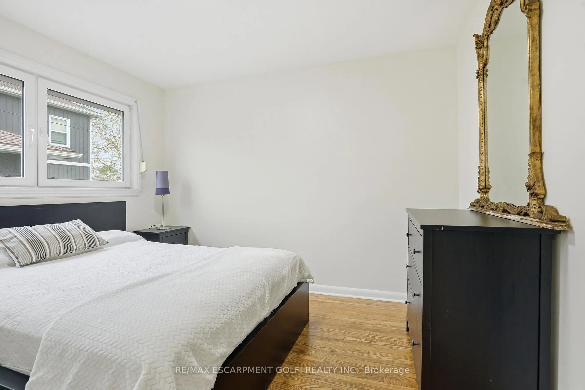 Photo 6 of 14 Edinburgh Drive, St. Catharines, Bunting/Linwell — HOMEH