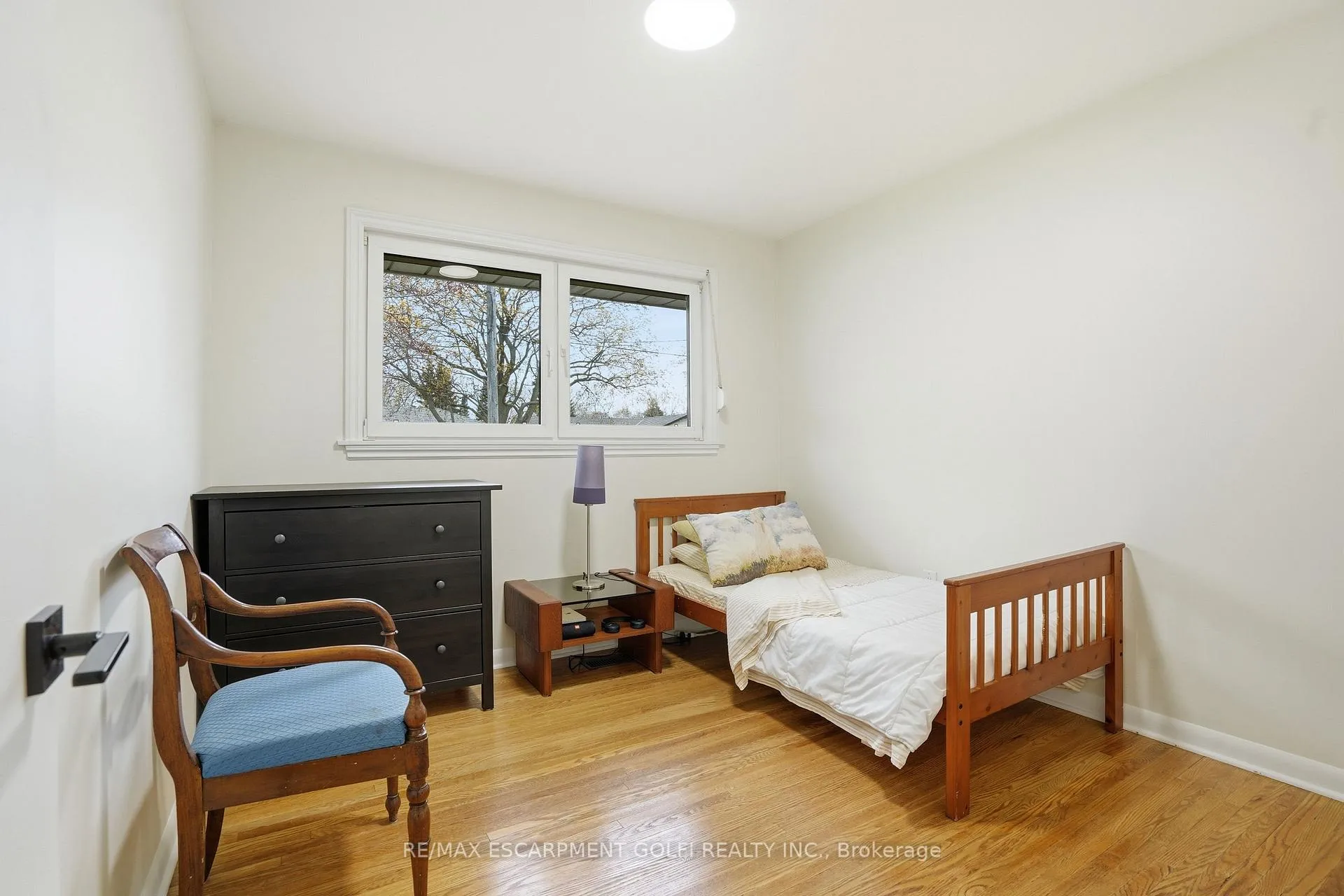 Photo 8 of 14 Edinburgh Drive, St. Catharines, Bunting/Linwell — HOMEH