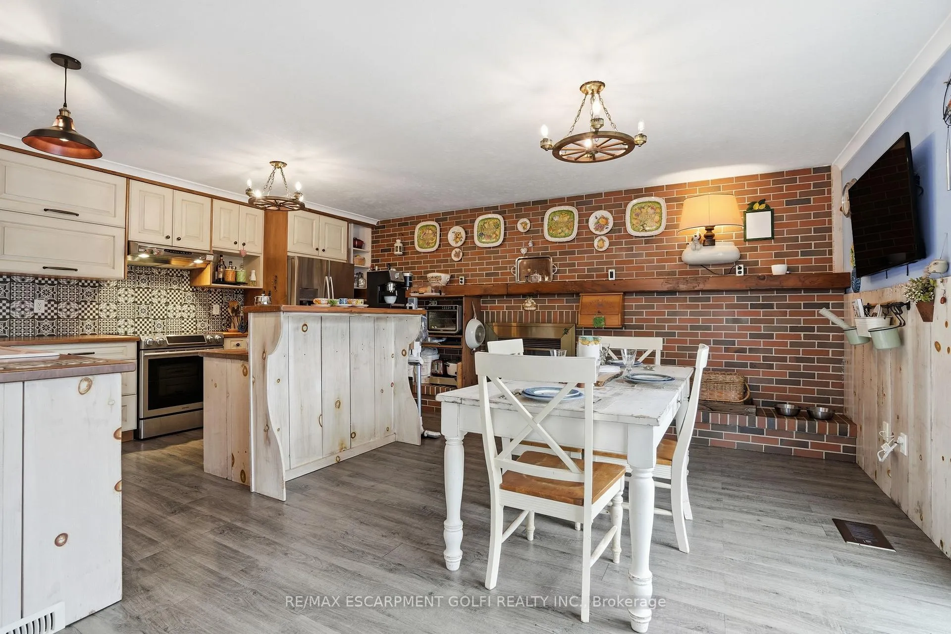 Photo 11 of 14 Edinburgh Drive, St. Catharines, Bunting/Linwell — HOMEH