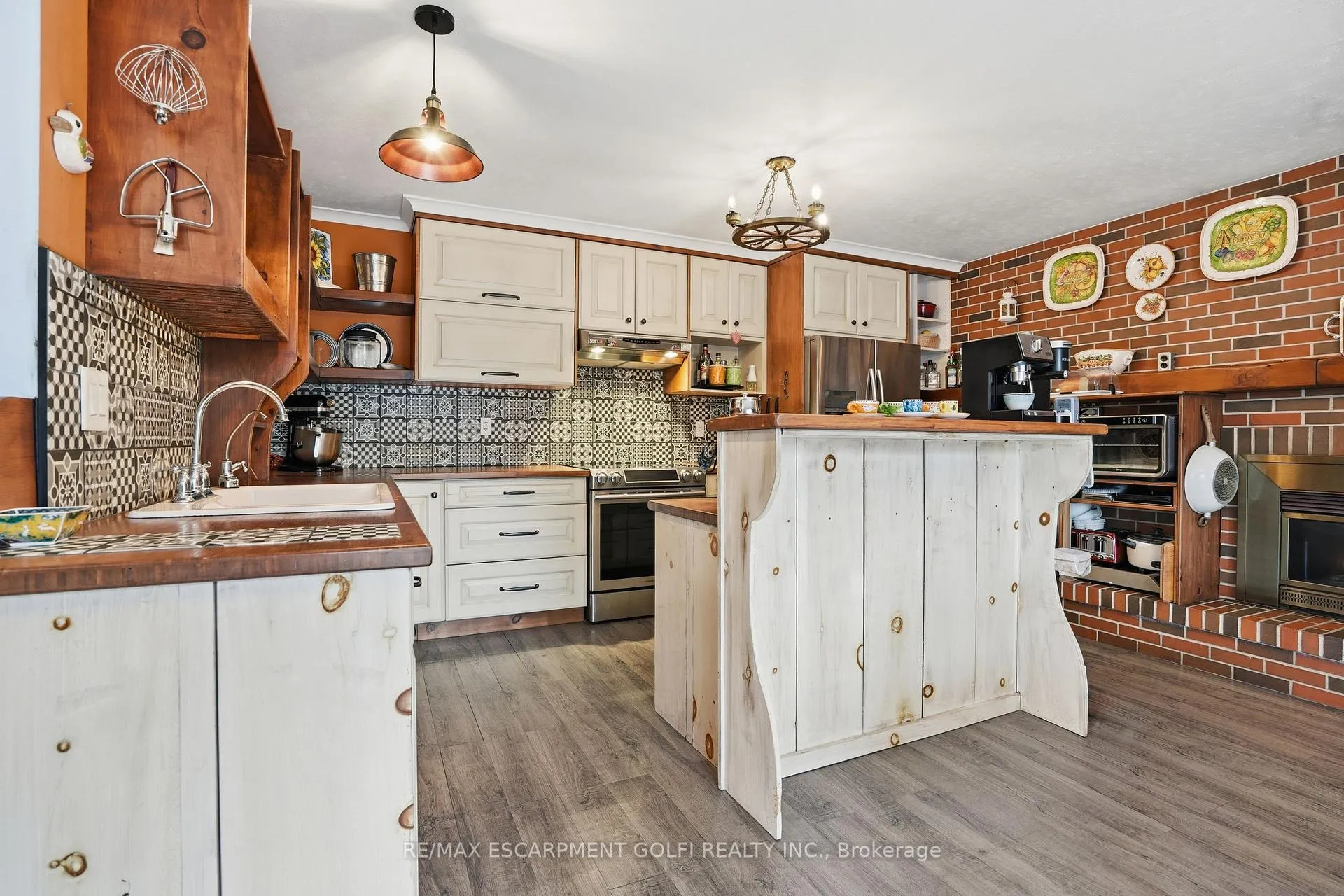 Photo 12 of 14 Edinburgh Drive, St. Catharines, Bunting/Linwell — HOMEH