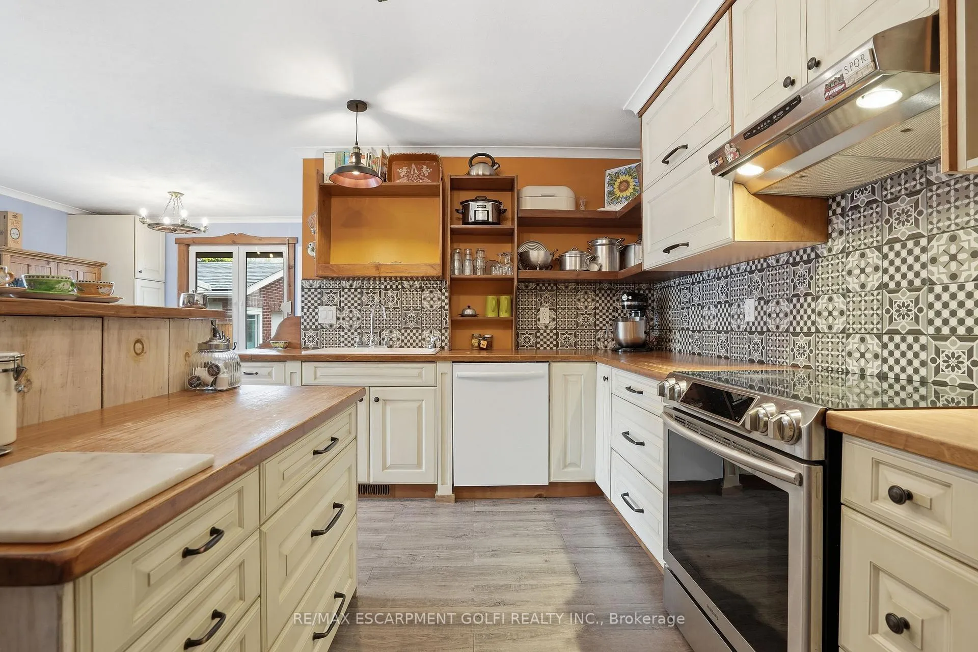 Photo 14 of 14 Edinburgh Drive, St. Catharines, Bunting/Linwell — HOMEH