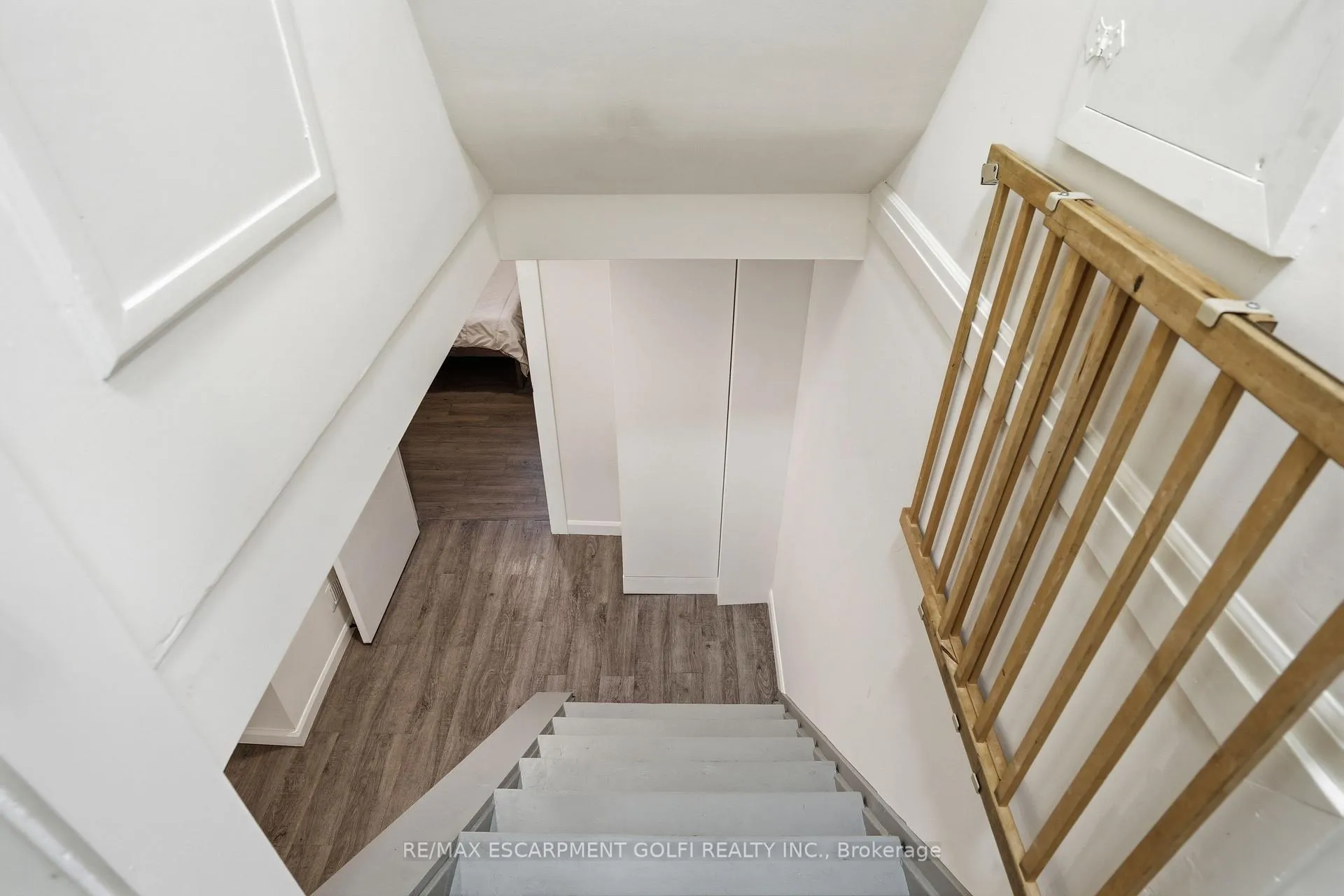 Photo 16 of 14 Edinburgh Drive, St. Catharines, Bunting/Linwell — HOMEH