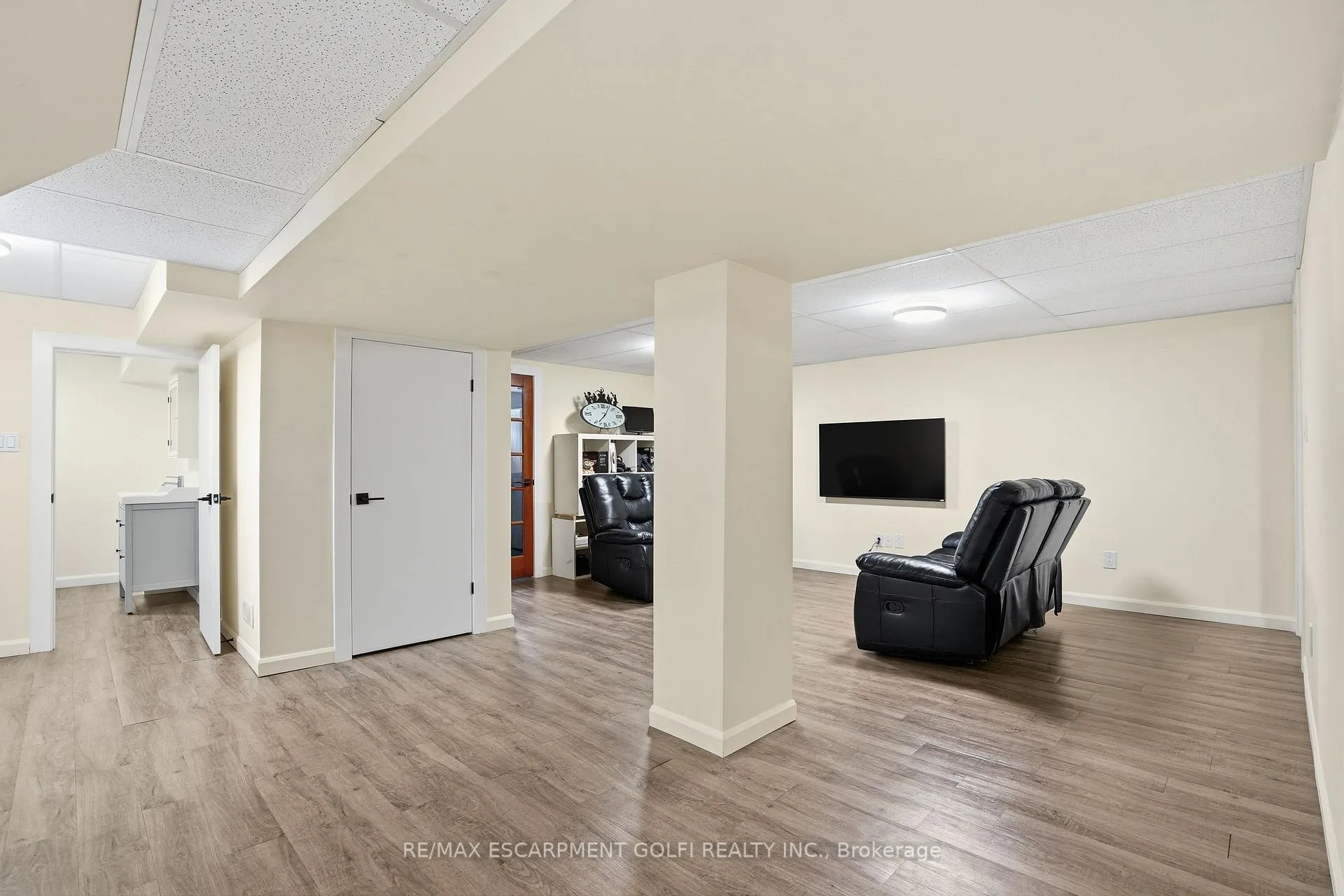 Photo 17 of 14 Edinburgh Drive, St. Catharines, Bunting/Linwell — HOMEH