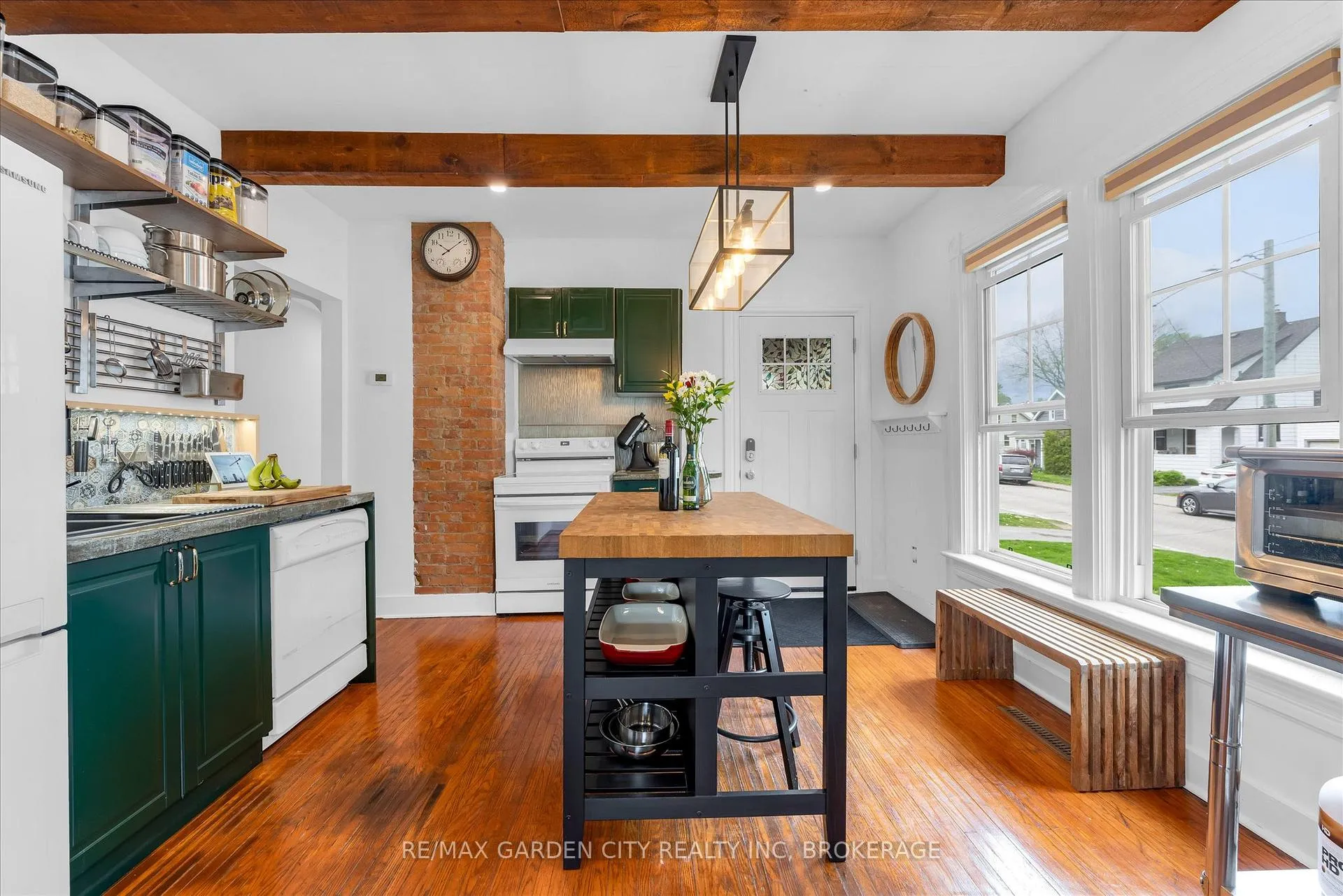 Photo 6 of 19 Thomas Street, St. Catharines, Downtown — HOMEH