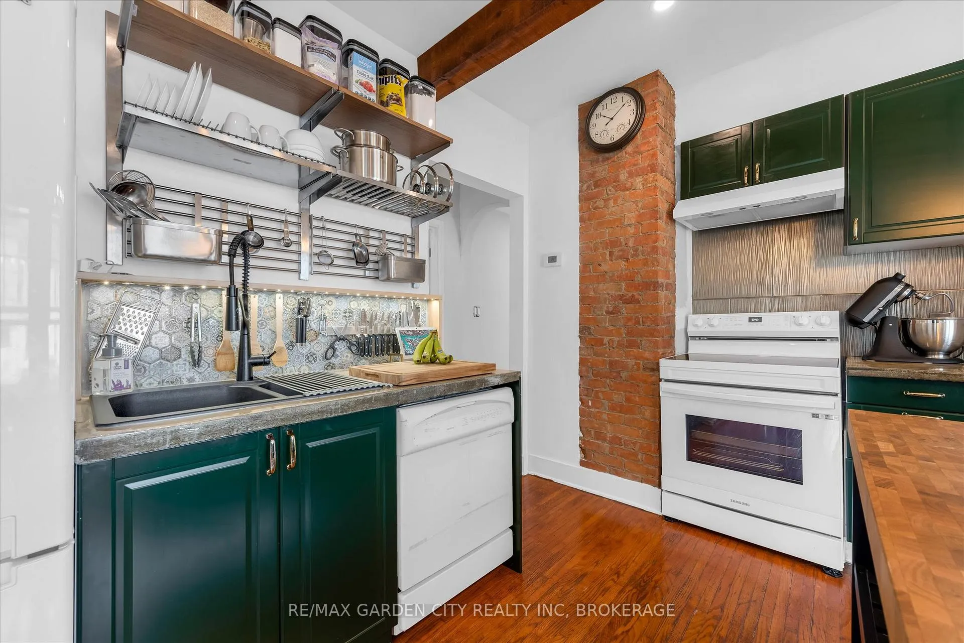 Photo 7 of 19 Thomas Street, St. Catharines, Downtown — HOMEH