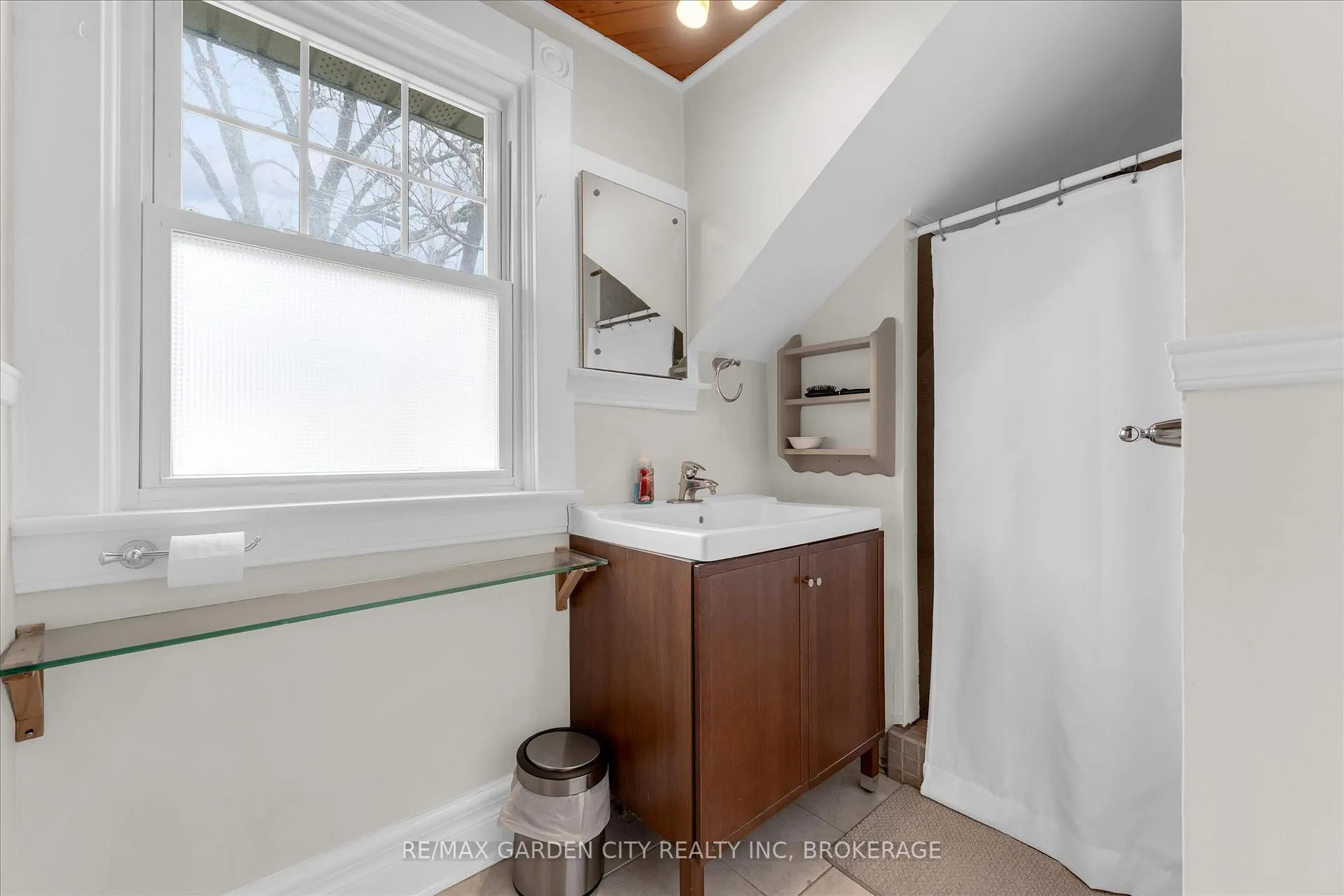 Photo 18 of 19 Thomas Street, St. Catharines, Downtown — HOMEH