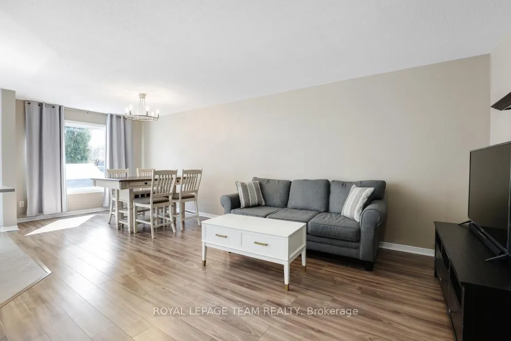 Photo 5 of 576 Chardonnay Drive, Ottawa, Avalon East — HOMEH