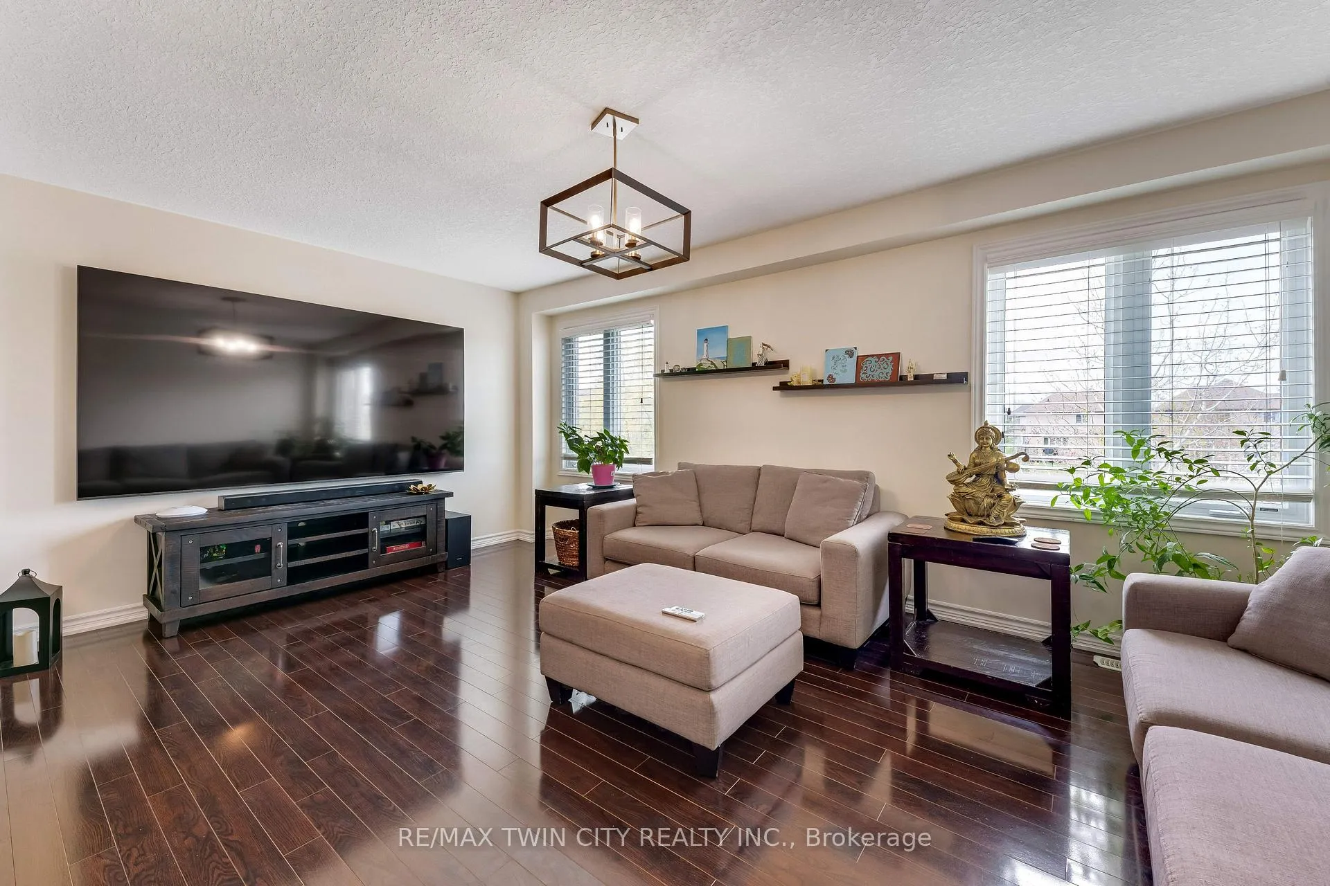 Photo 10 of 109 Robert Simone Way, North Dumfries — HOMEH