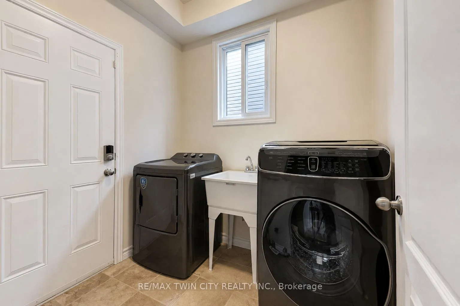 Photo 13 of 109 Robert Simone Way, North Dumfries — HOMEH