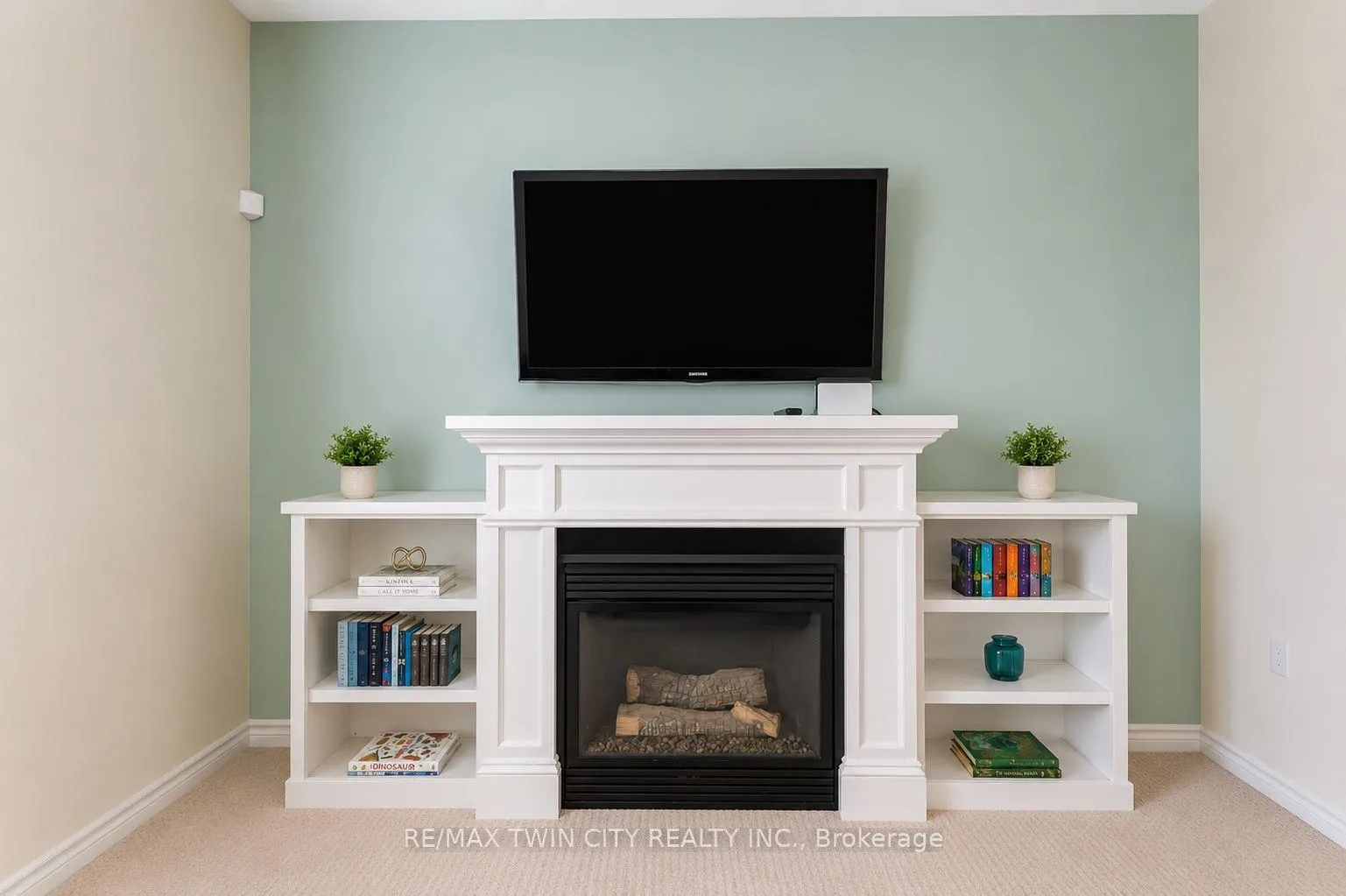 Photo 14 of 109 Robert Simone Way, North Dumfries — HOMEH