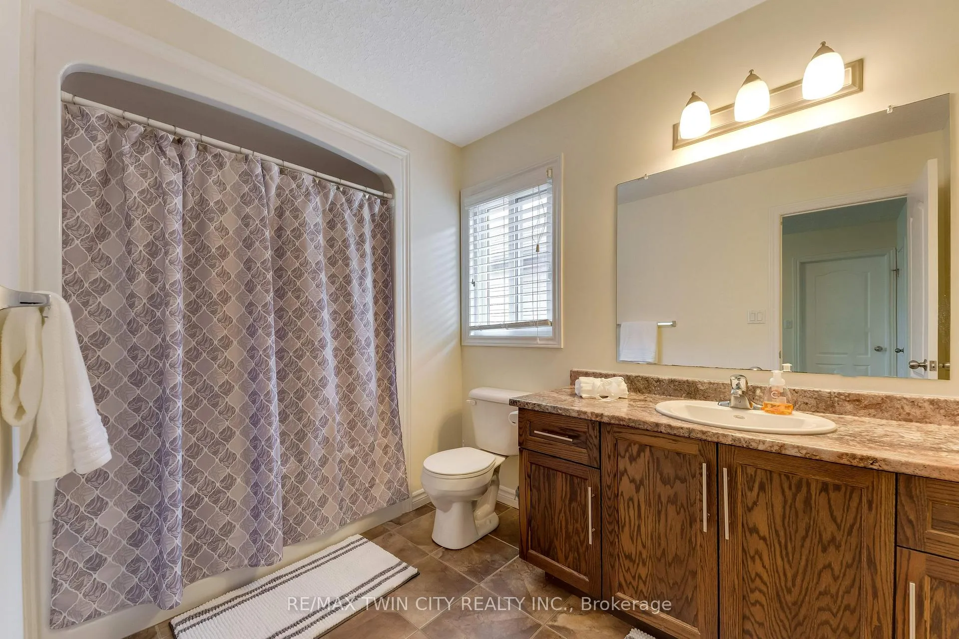 Photo 22 of 109 Robert Simone Way, North Dumfries — HOMEH