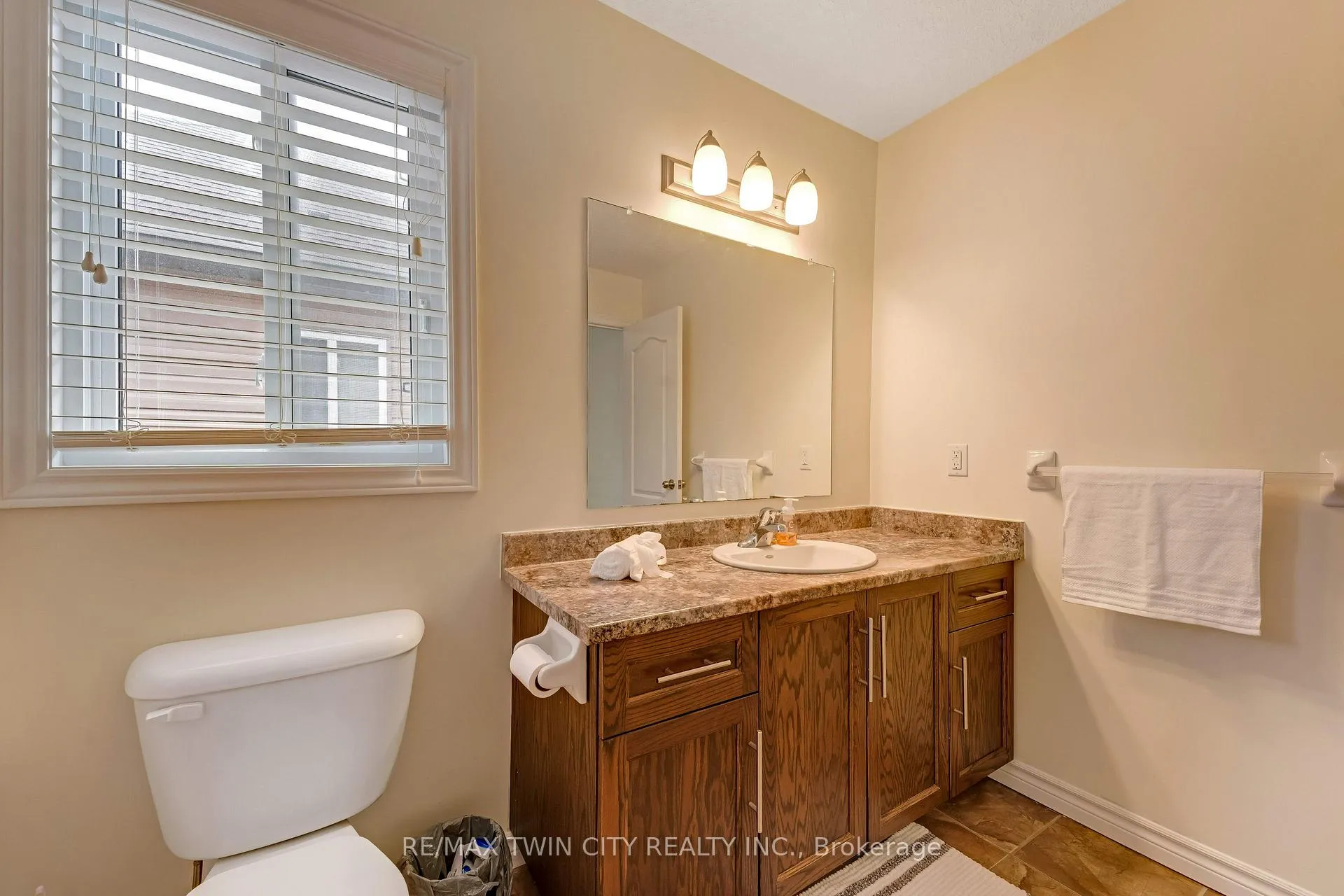 Photo 23 of 109 Robert Simone Way, North Dumfries — HOMEH