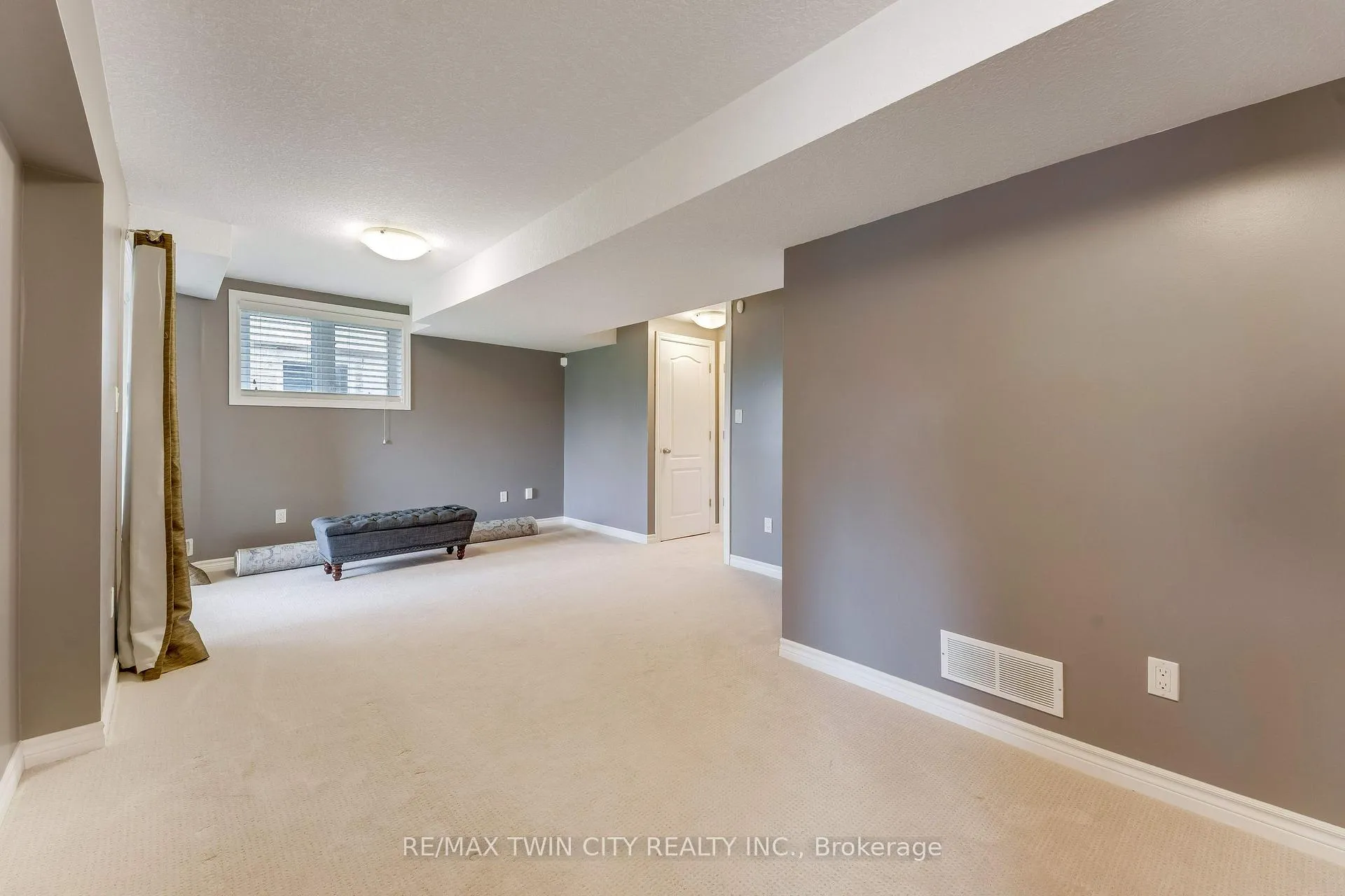 Photo 31 of 109 Robert Simone Way, North Dumfries — HOMEH