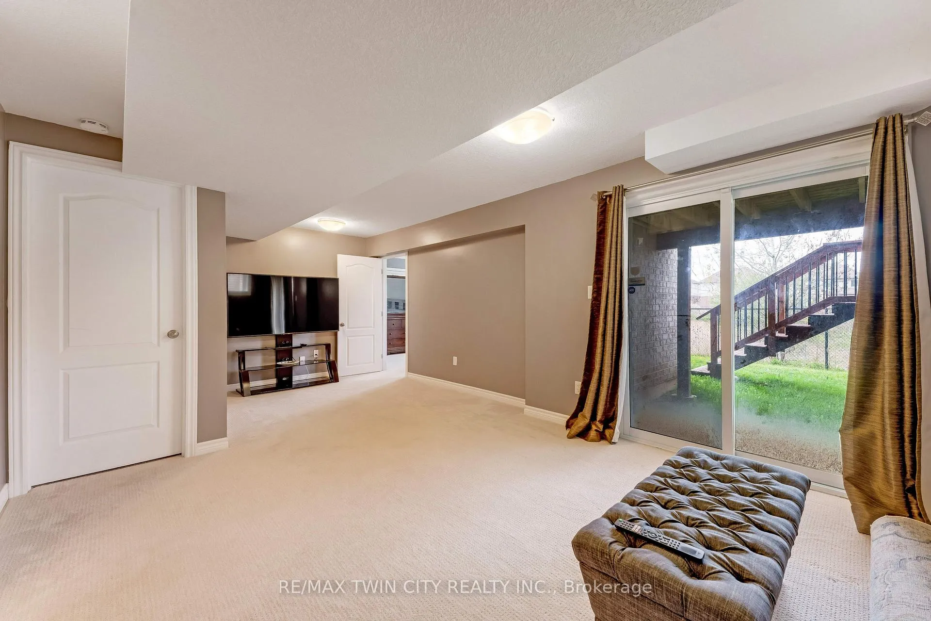 Photo 32 of 109 Robert Simone Way, North Dumfries — HOMEH