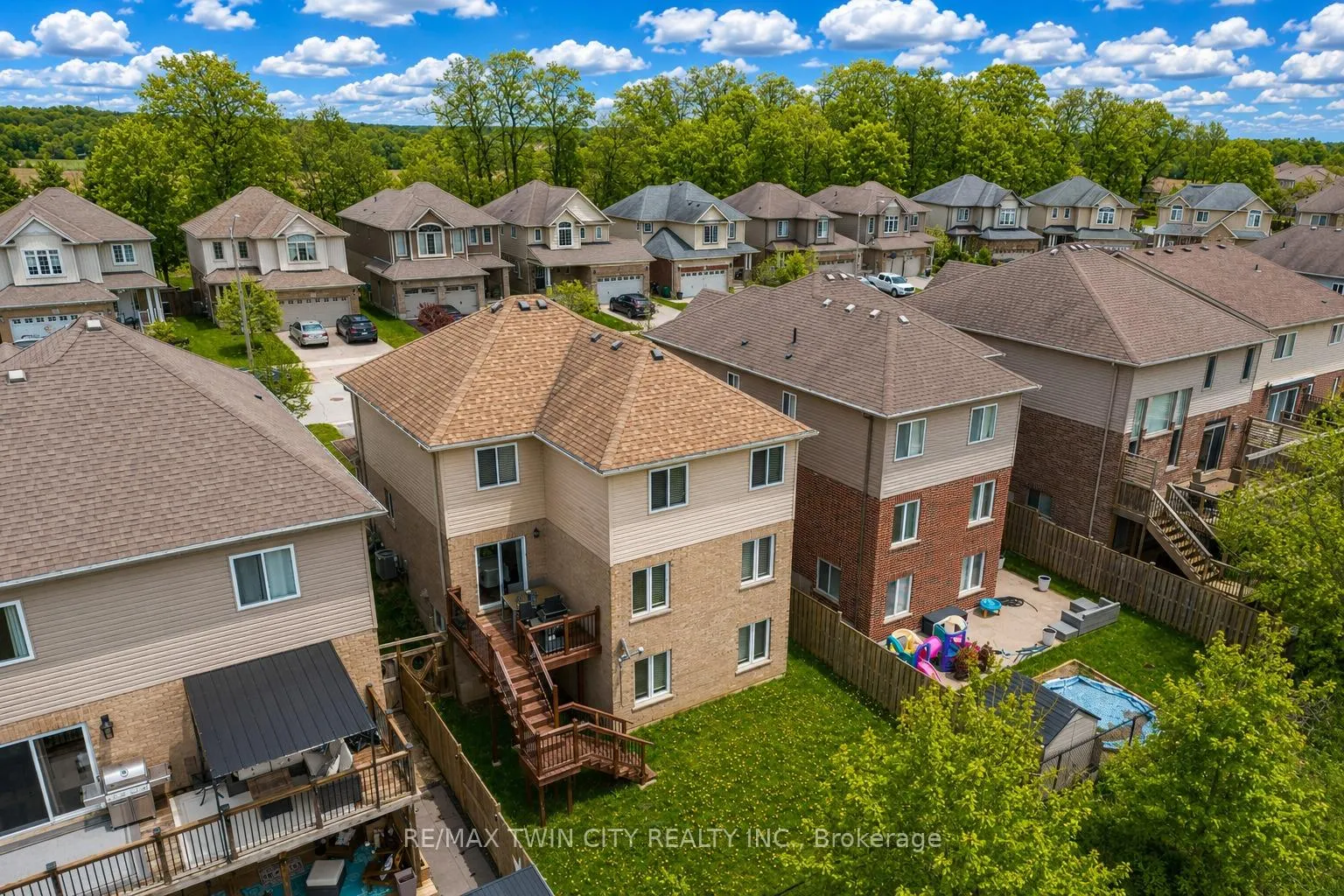 Photo 42 of 109 Robert Simone Way, North Dumfries — HOMEH