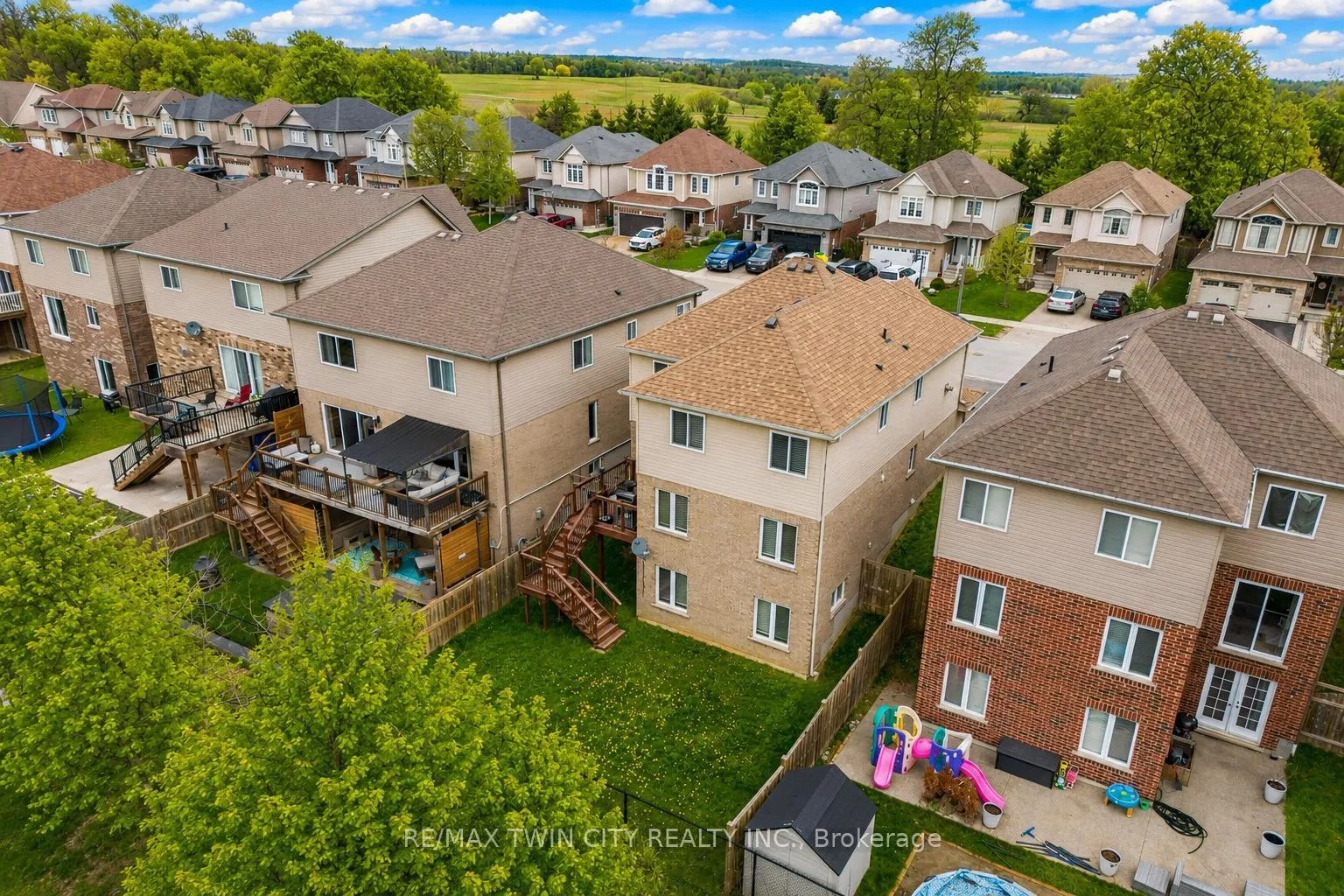 Photo 43 of 109 Robert Simone Way, North Dumfries — HOMEH