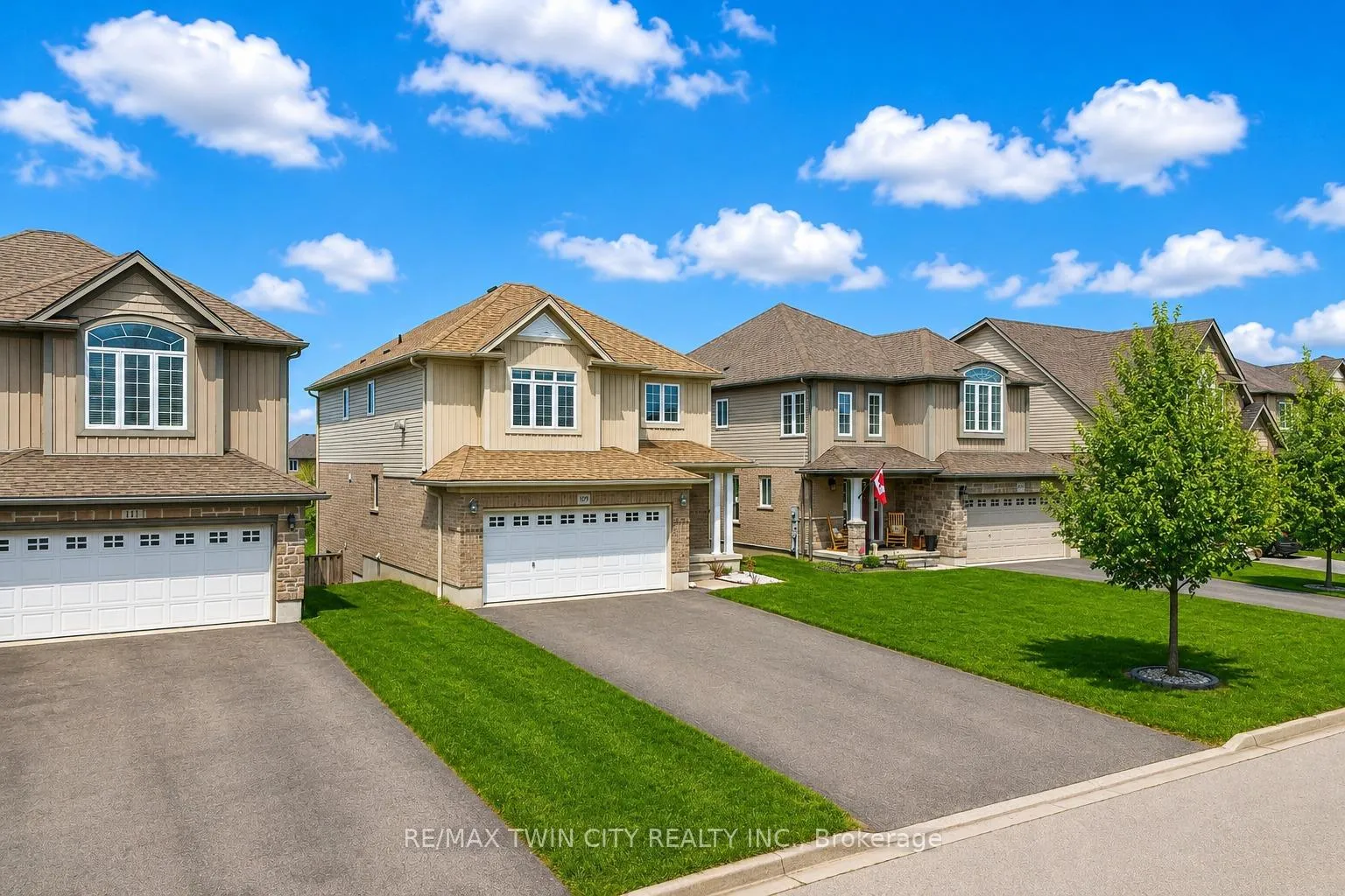 Photo 47 of 109 Robert Simone Way, North Dumfries — HOMEH