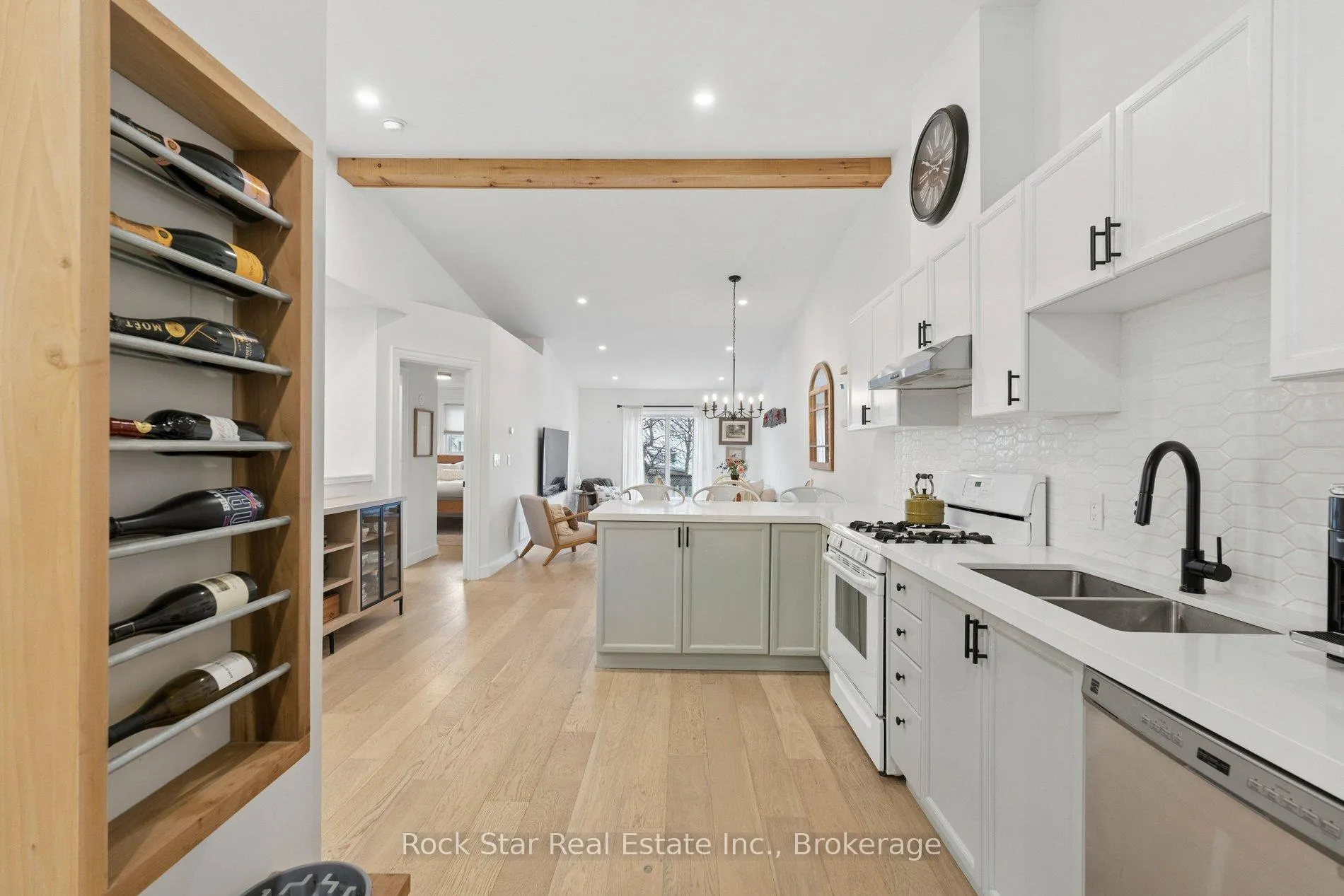 Photo 2 of 4467 Michael Avenue, Lincoln, Beamsville — HOMEH