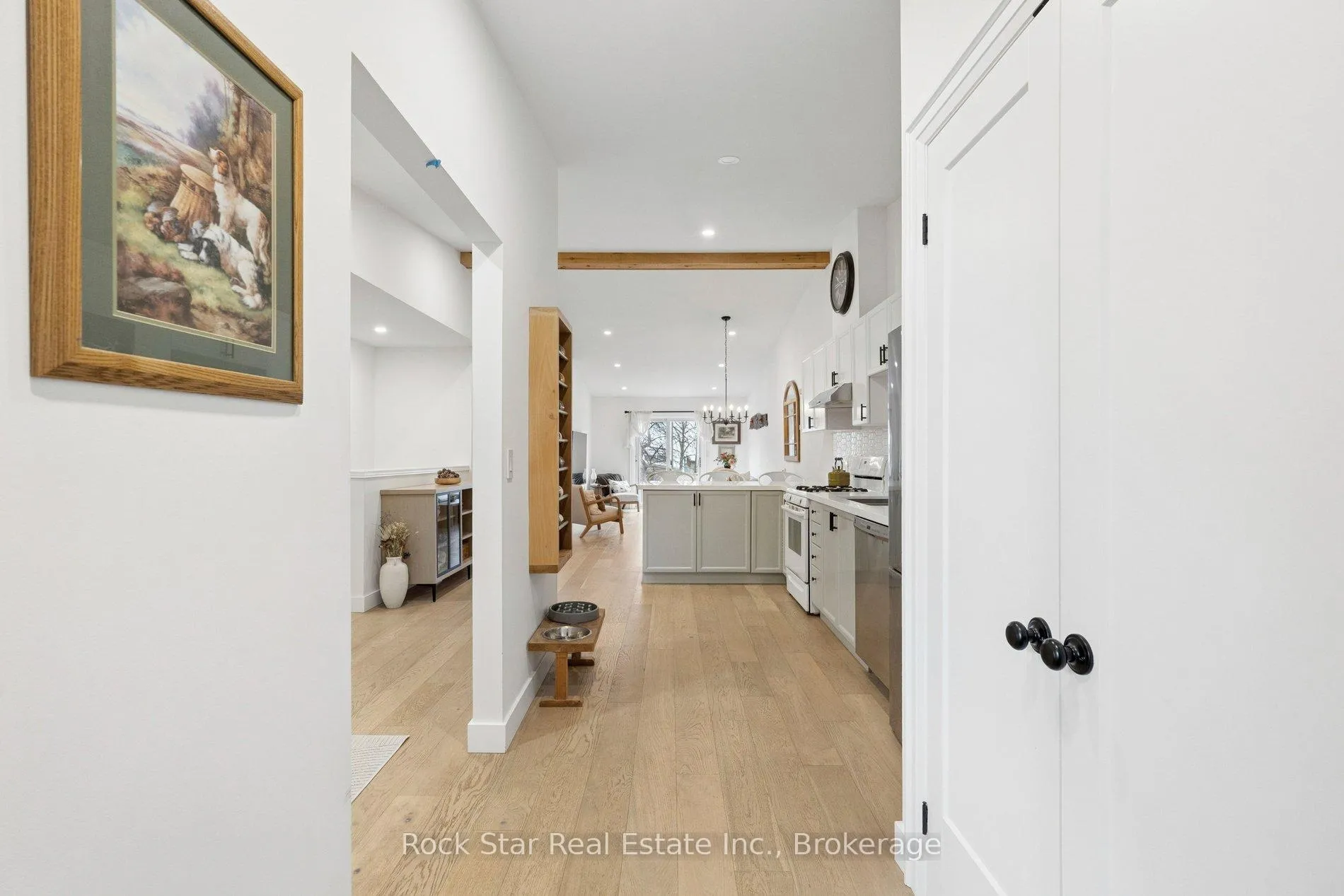 Photo 4 of 4467 Michael Avenue, Lincoln, Beamsville — HOMEH