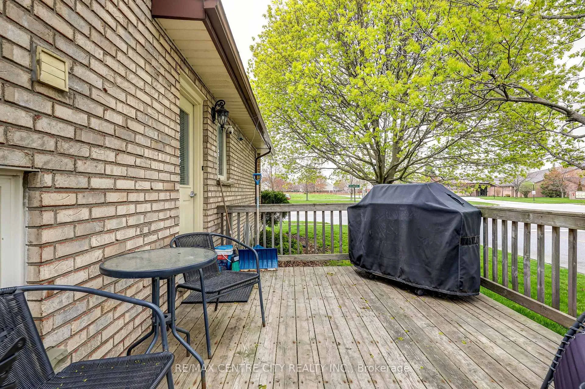 Photo 10 of 456 Wellington Street, St. Thomas — HOMEH